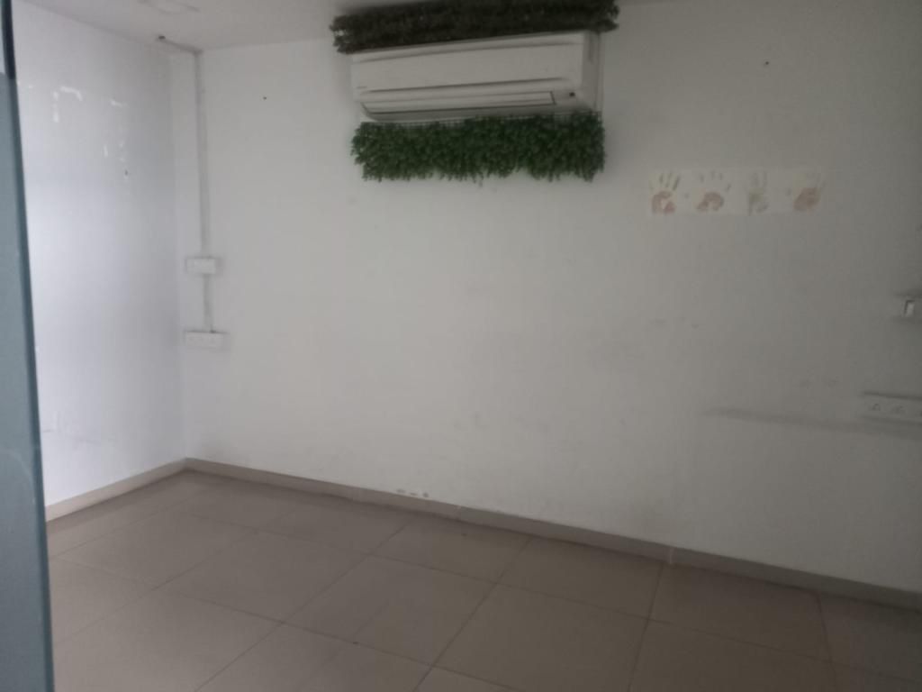 1100 Sq. Ft. Commercial Office for Rent in Jodhpur Ahmedabad - Media 3