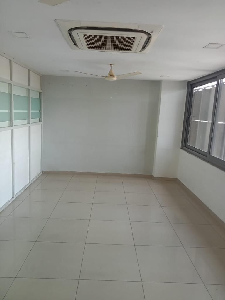 1100 Sq. Ft. Commercial Office for Rent in Jodhpur Ahmedabad