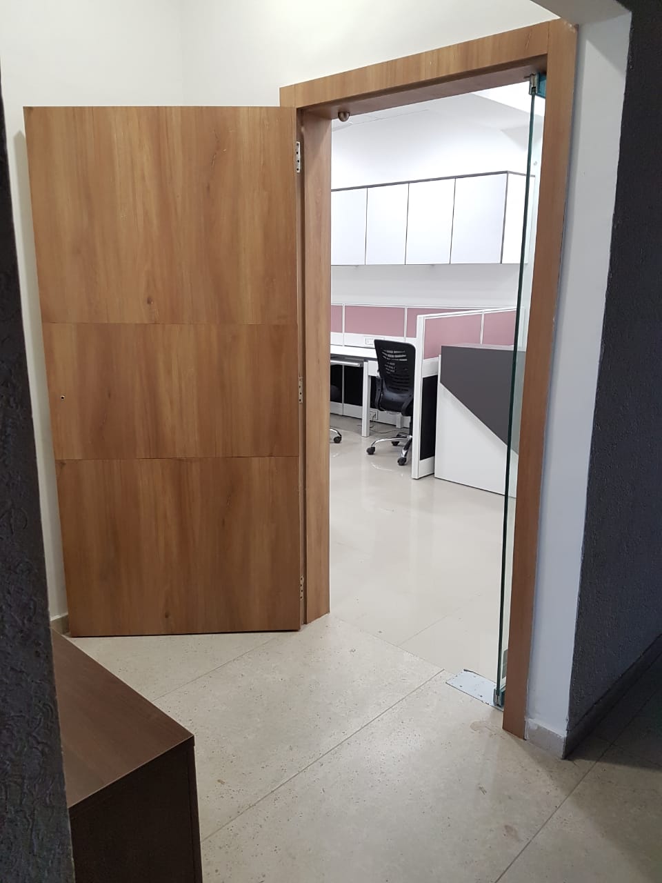 Office 711 Sq. Ft. Commercial Office for Rent in Sg Highway Ahmedabad - Media 2