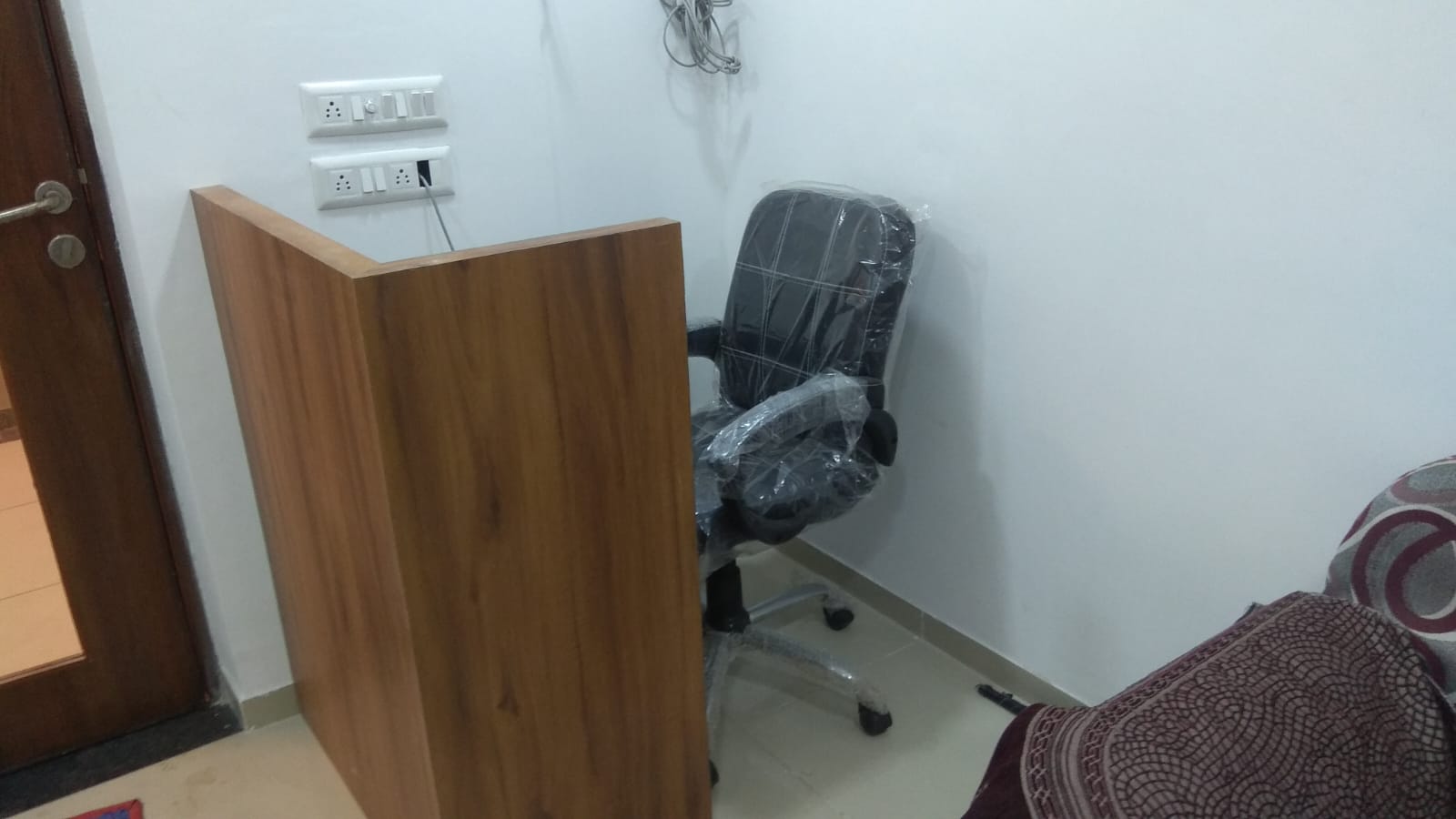 696 Sq. Ft. Commercial Office for Rent in Rajpath Club Road Ahmedabad - Media 3
