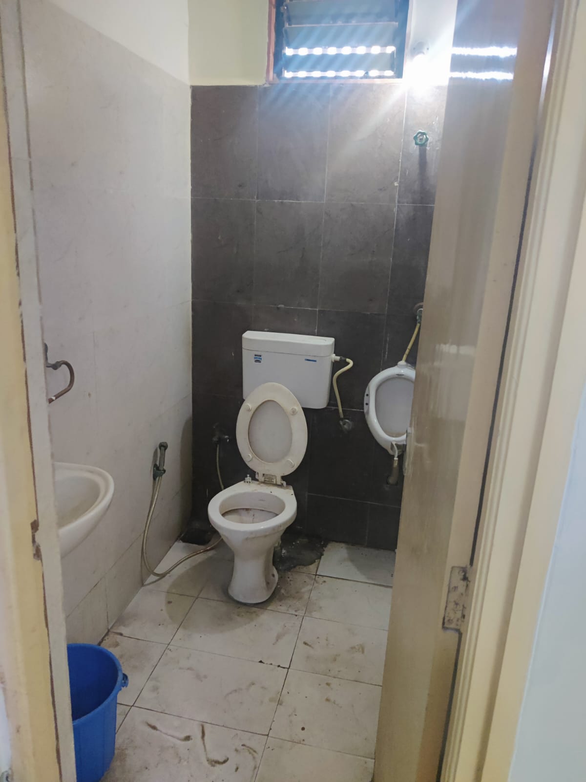 560 Sq. Ft. Commercial Office for Rent in Makarba Ahmedabad - Media 2
