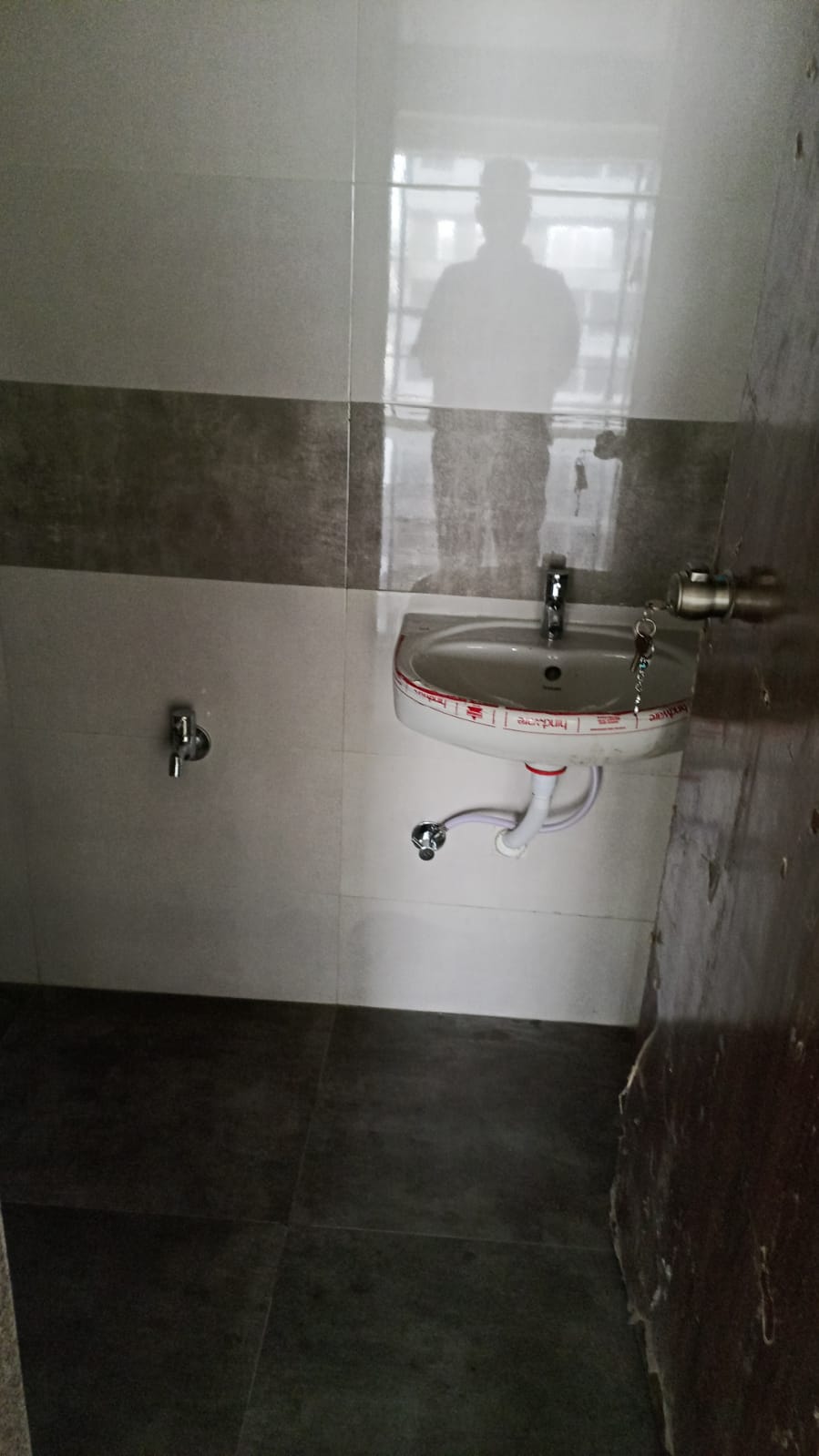 737 Sq. Ft. Commercial Office for Rent in Sola Ahmedabad - Media 2