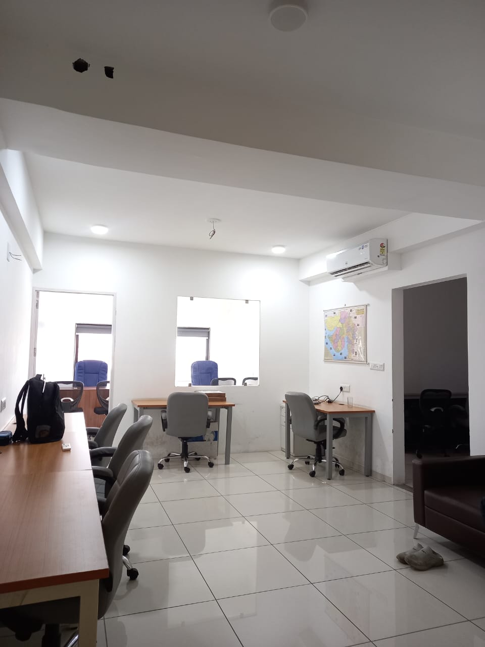 750 Sq. Ft. Commercial Office for Rent in Ashram Road Ahmedabad