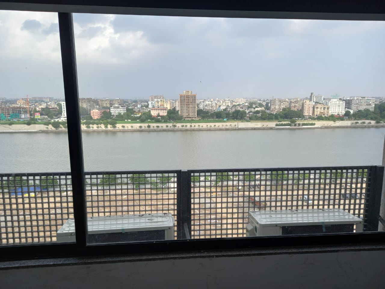 750 Sq. Ft. Commercial Office for Rent in Ashram Road Ahmedabad - Media 3