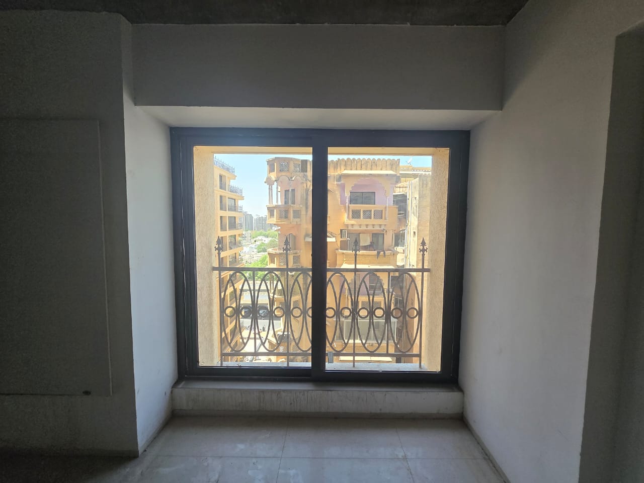 638 Sq. Ft. Commercial Office for Rent in Satellite Ahmedabad - Media 3