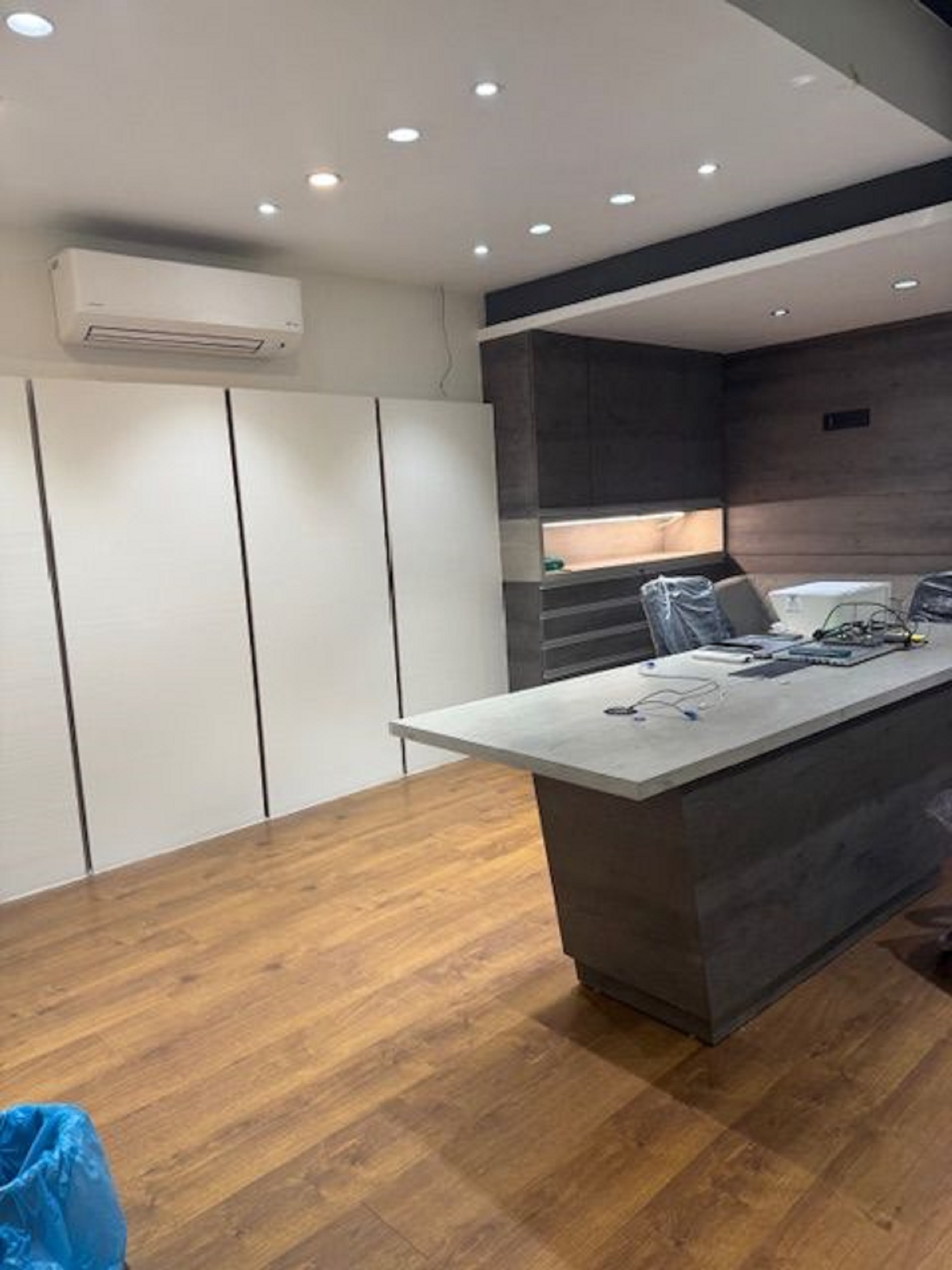 1300 Sq. Ft. Commercial Office for Rent in Rajpath Club Road Ahmedabad - Media 5