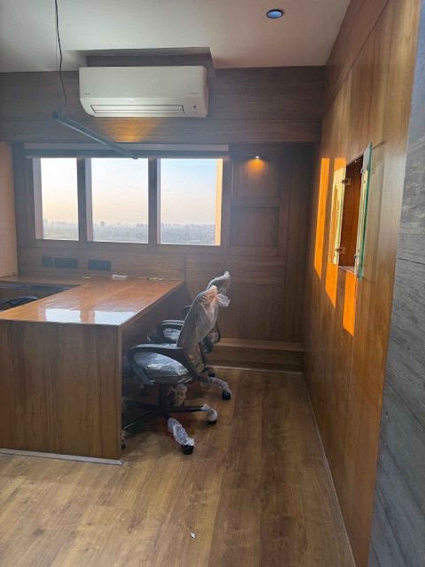1300 Sq. Ft. Commercial Office for Rent in Rajpath Club Road Ahmedabad - Media 7