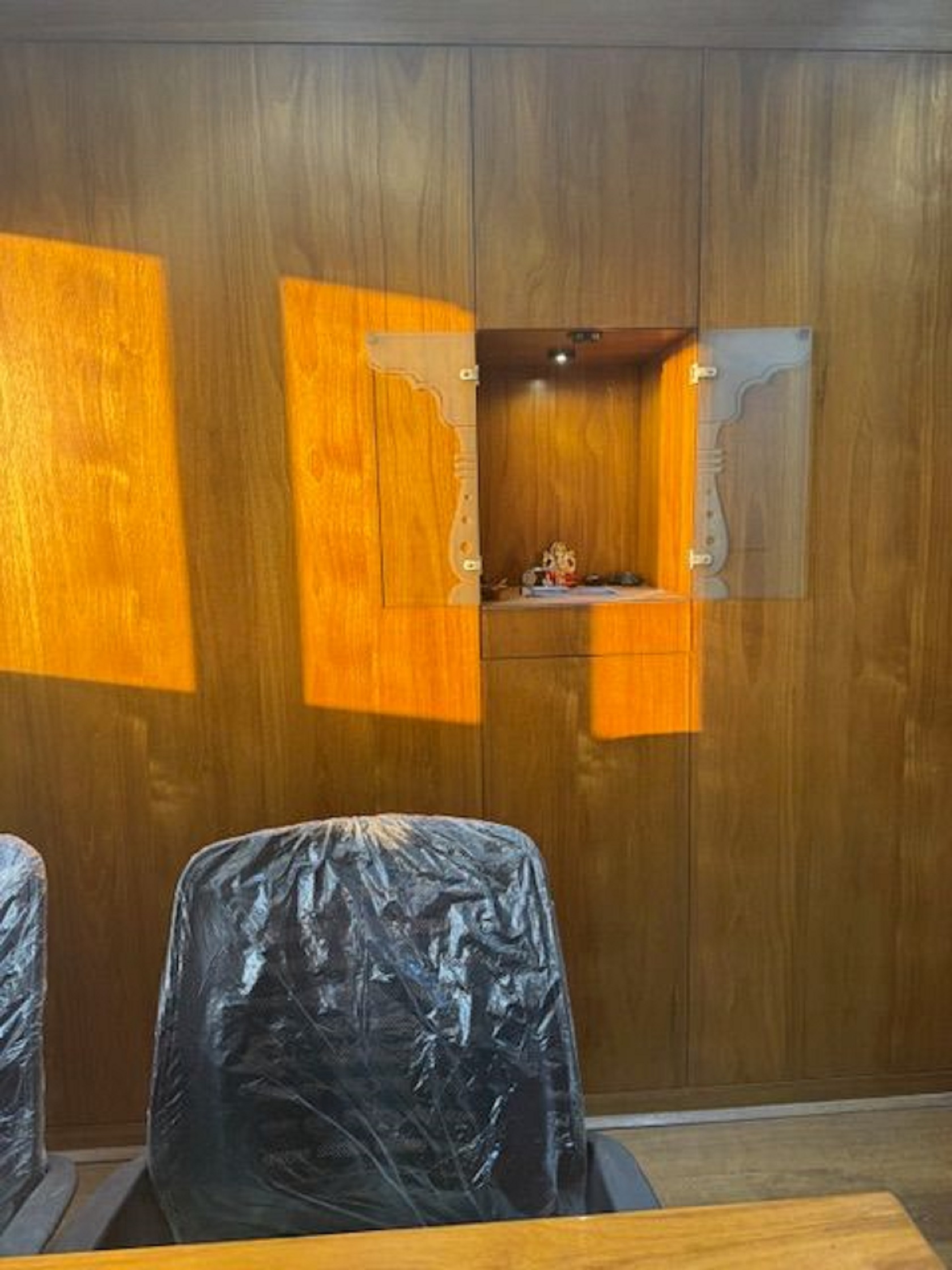 1300 Sq. Ft. Commercial Office for Rent in Rajpath Club Road Ahmedabad - Media 8