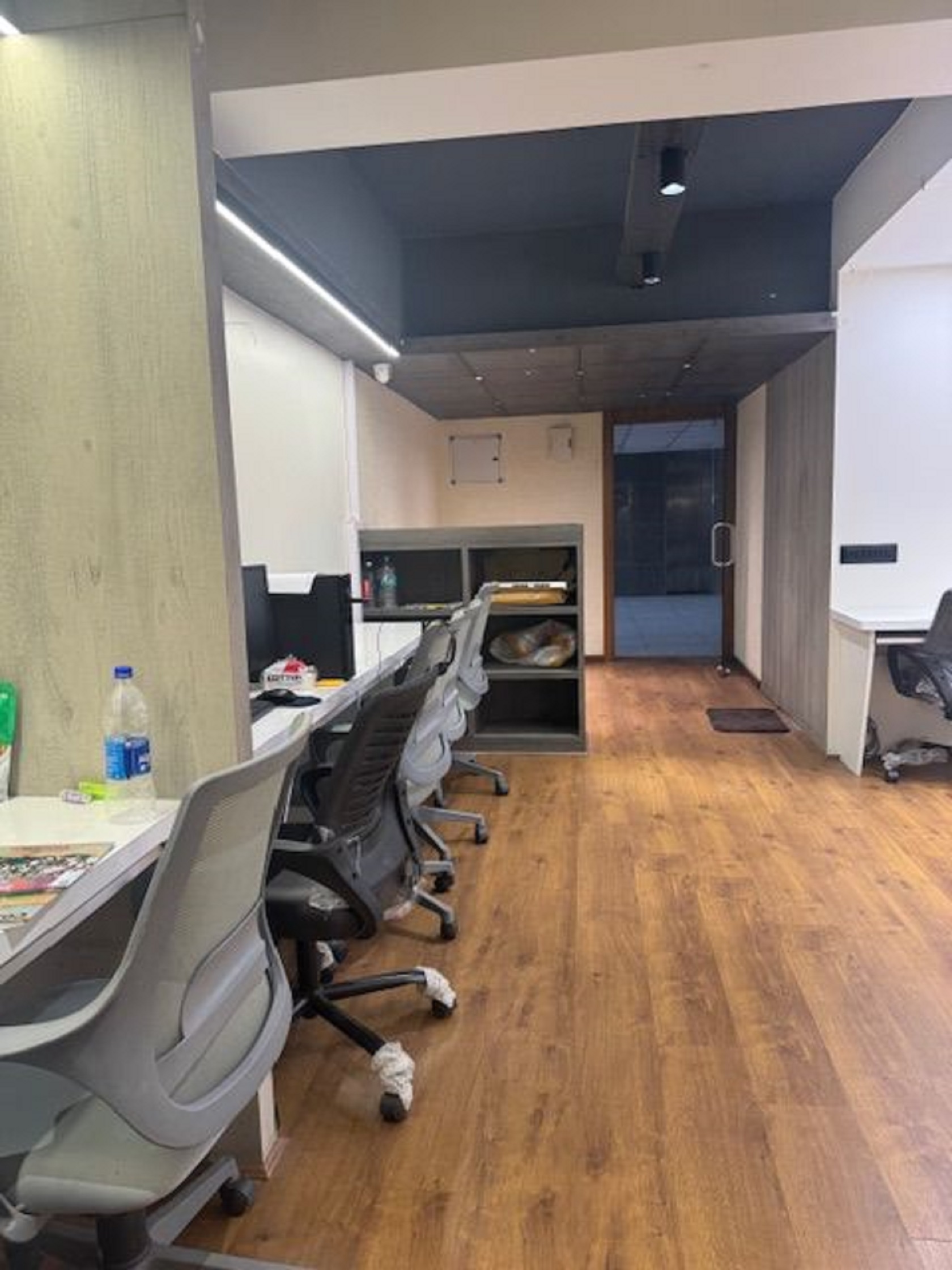 1300 Sq. Ft. Commercial Office for Rent in Rajpath Club Road Ahmedabad - Media 11