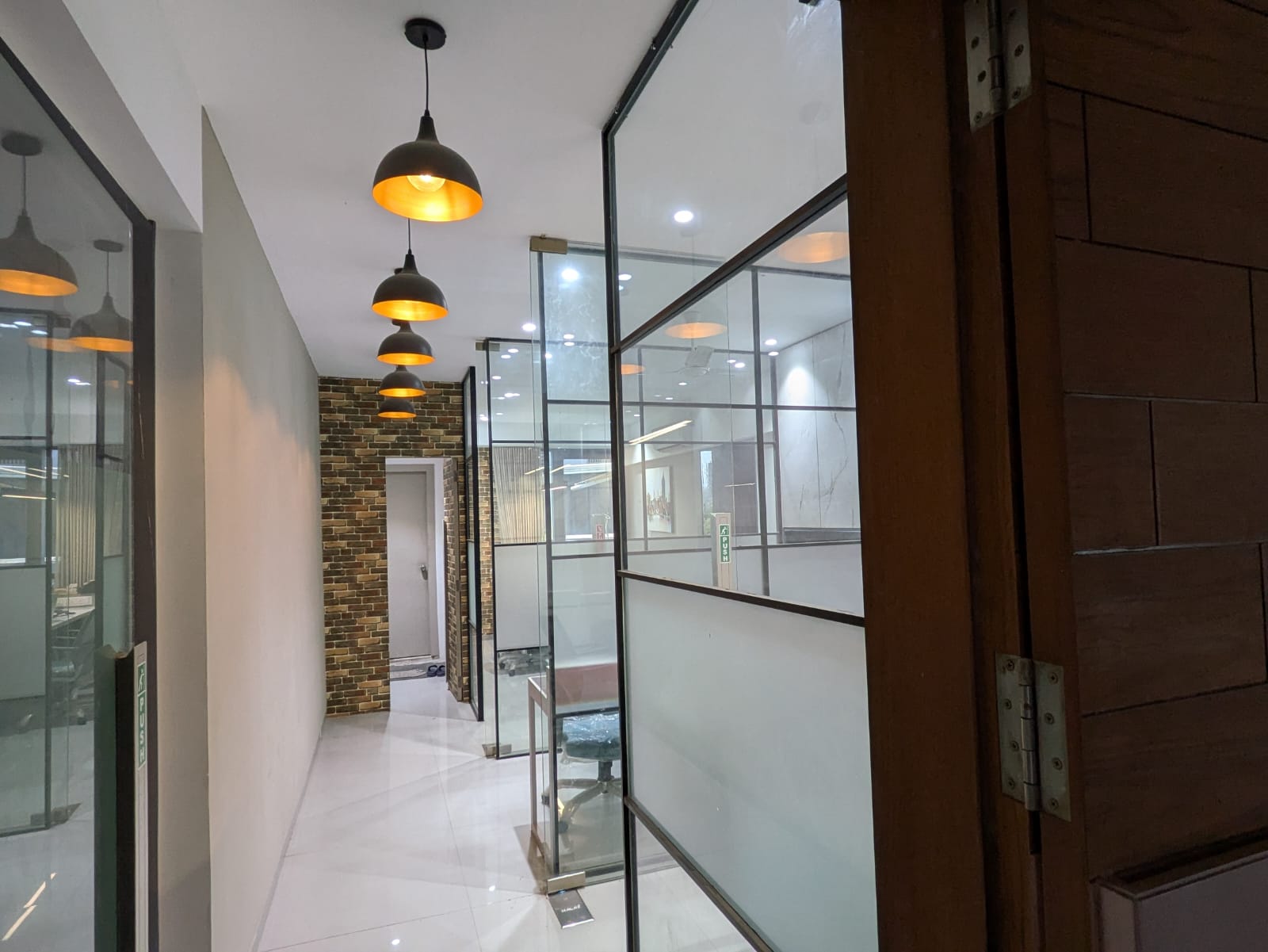 750 Sq. Ft. Commercial Office for Rent in Thaltej Ahmedabad - Media 5
