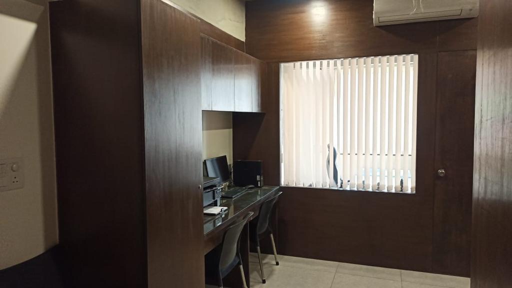 550 Sq. Ft. Commercial Office for Rent in Prahladnagar Ahmedabad - Media 8
