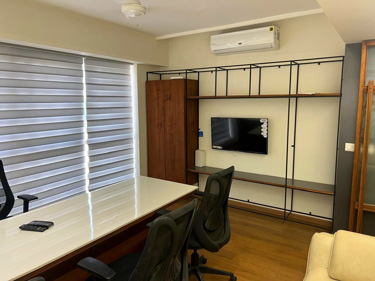 856 Sq. Ft. Commercial Office for Rent in Rajpath Club Road Ahmedabad