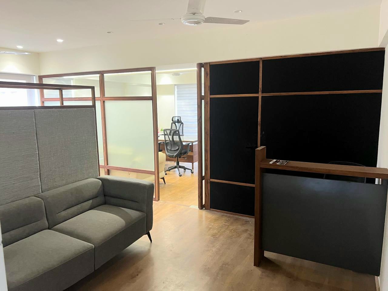 856 Sq. Ft. Commercial Office for Rent in Rajpath Club Road Ahmedabad - Media 7