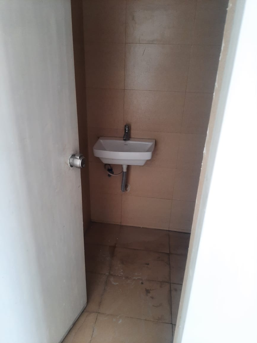 949 Sq. Ft. Commercial Office for Rent in Gota Ahmedabad - Media 2