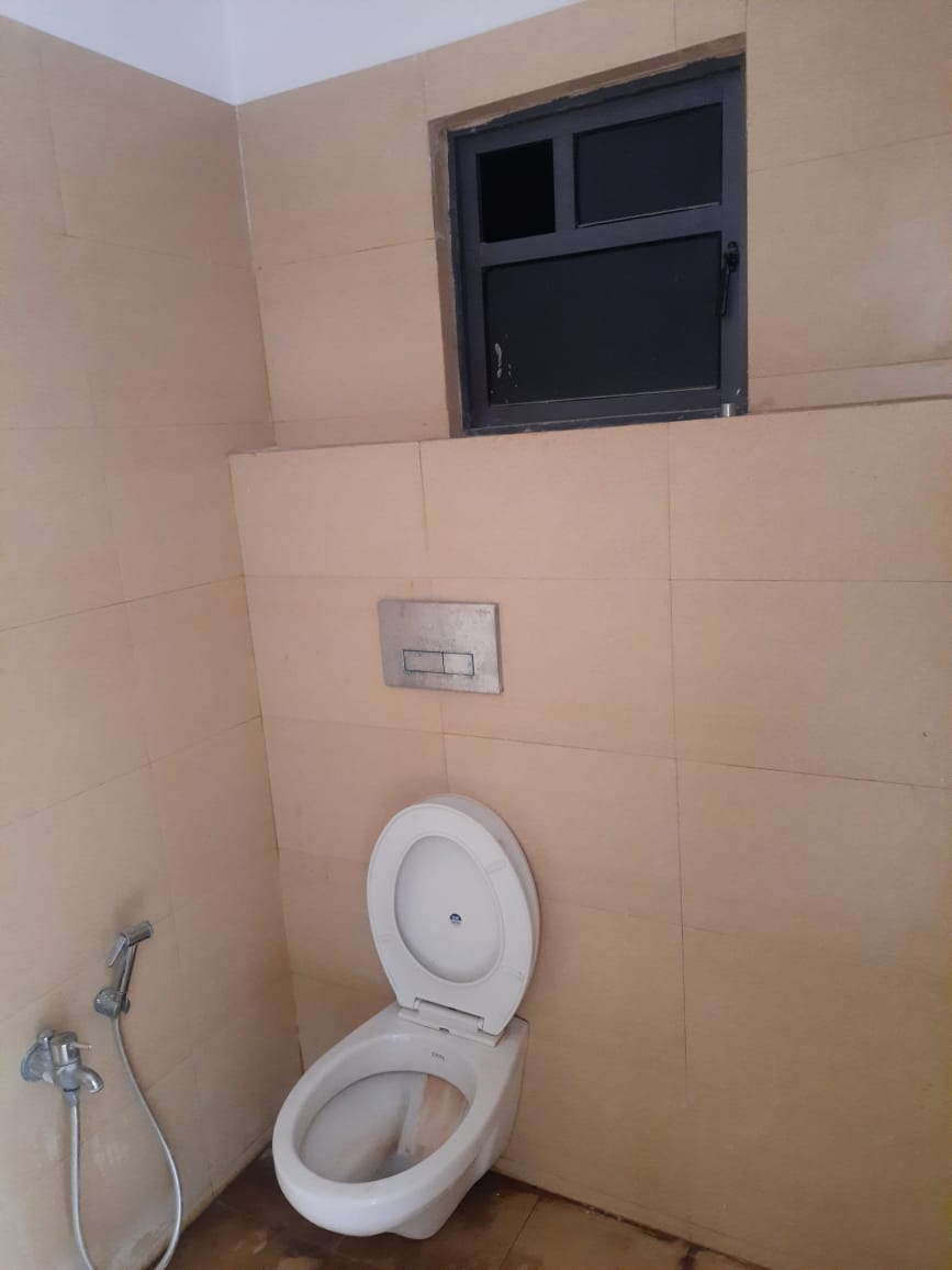 949 Sq. Ft. Commercial Office for Rent in Gota Ahmedabad - Media 4