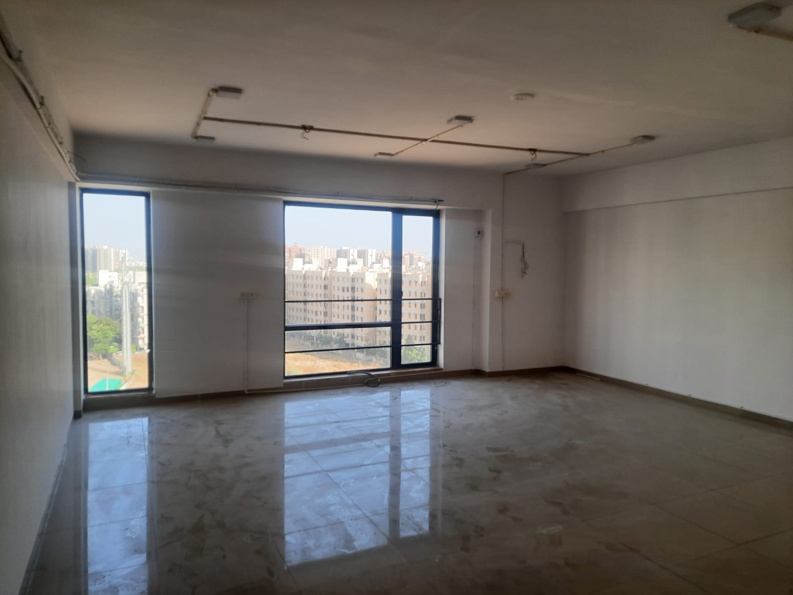 949 Sq. Ft. Commercial Office for Rent in Gota Ahmedabad - Media 5