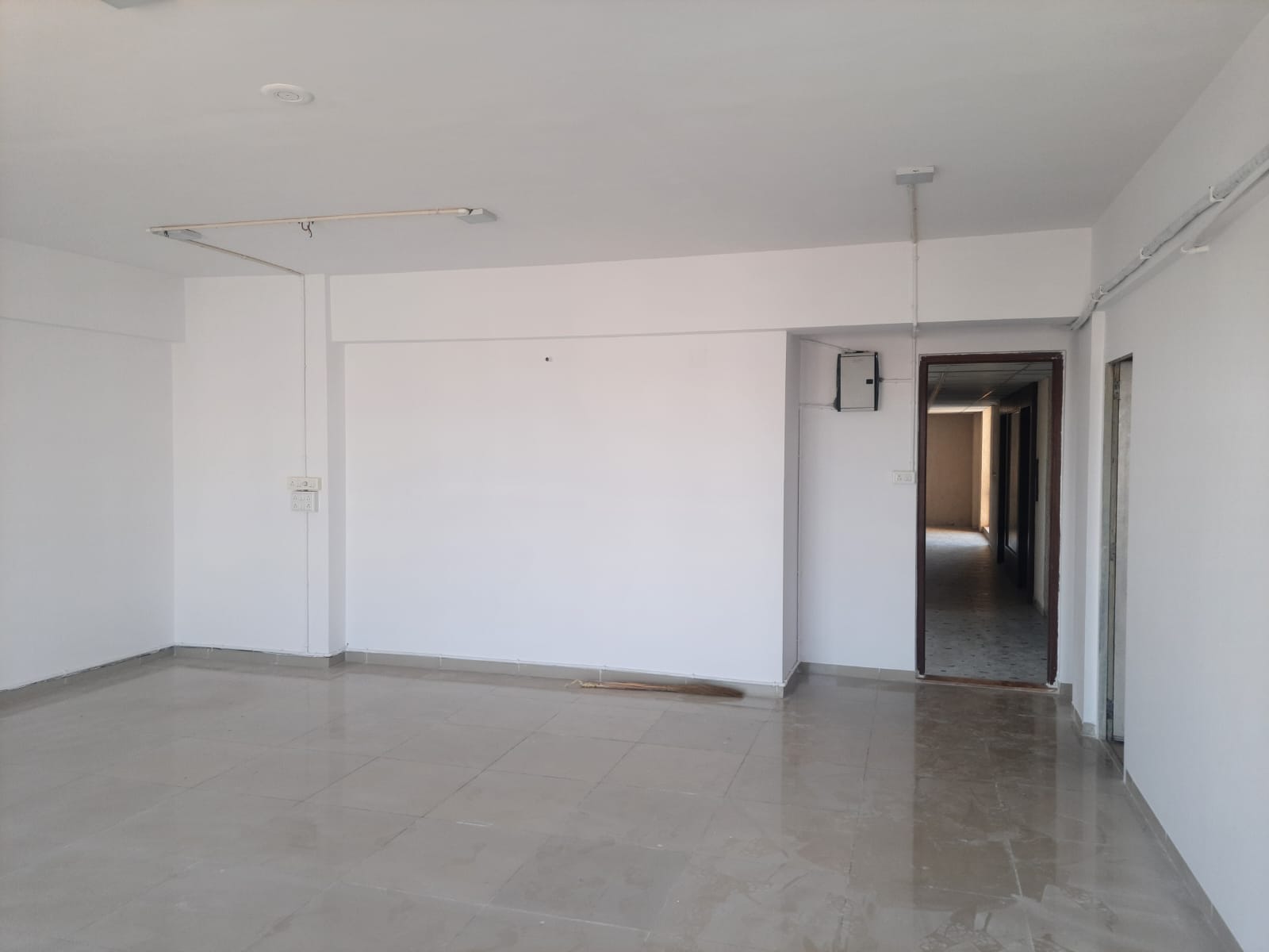 949 Sq. Ft. Commercial Office for Rent in Gota Ahmedabad - Media 11