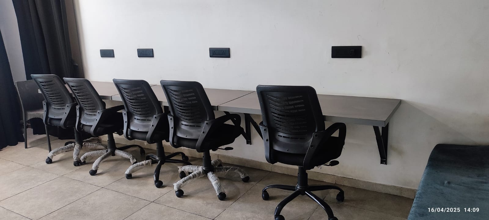 800 Sq. Ft. Commercial Office for Rent in Thaltej Ahmedabad - Media 3