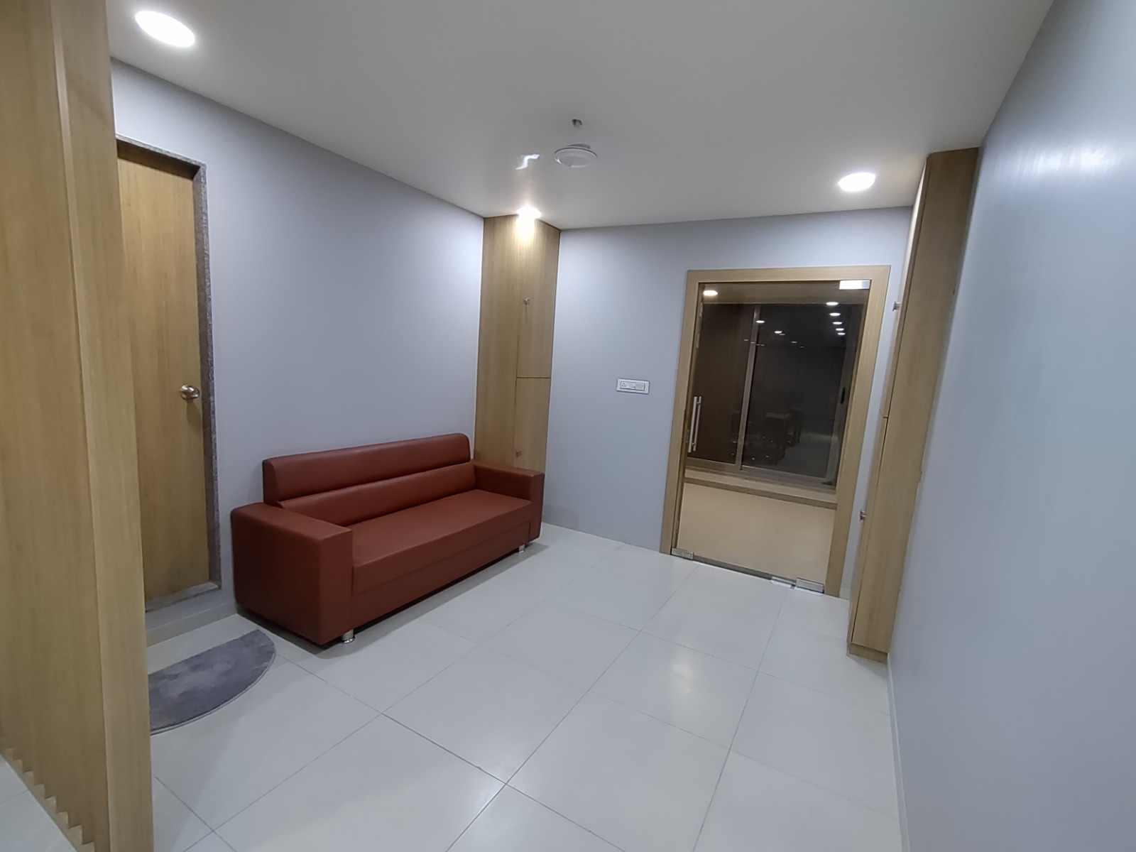 960 Sq. Ft. Commercial Office for Rent in Shyamal Cross Road Ahmedabad
