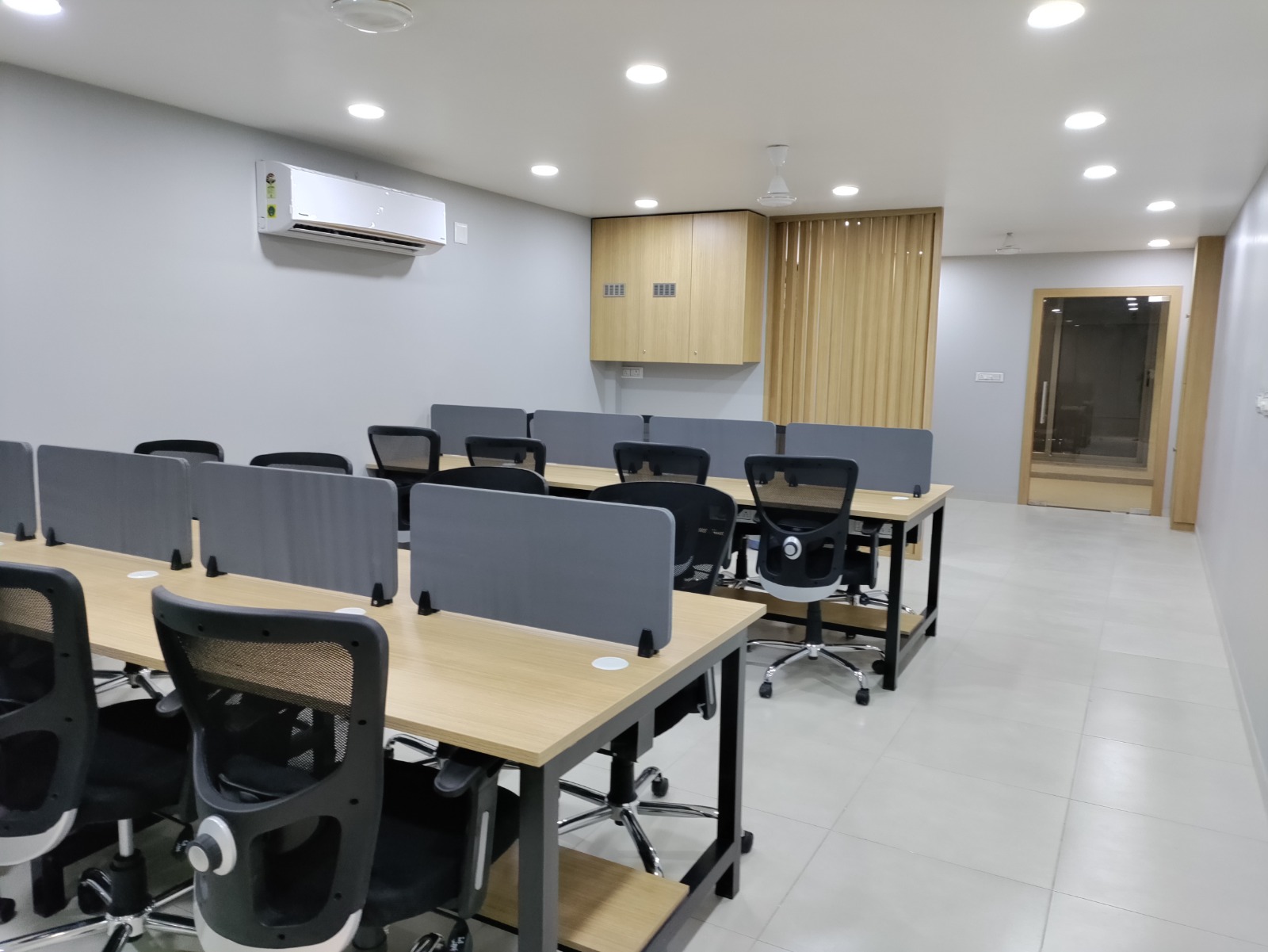 960 Sq. Ft. Commercial Office for Rent in Shyamal Cross Road Ahmedabad - Media 7