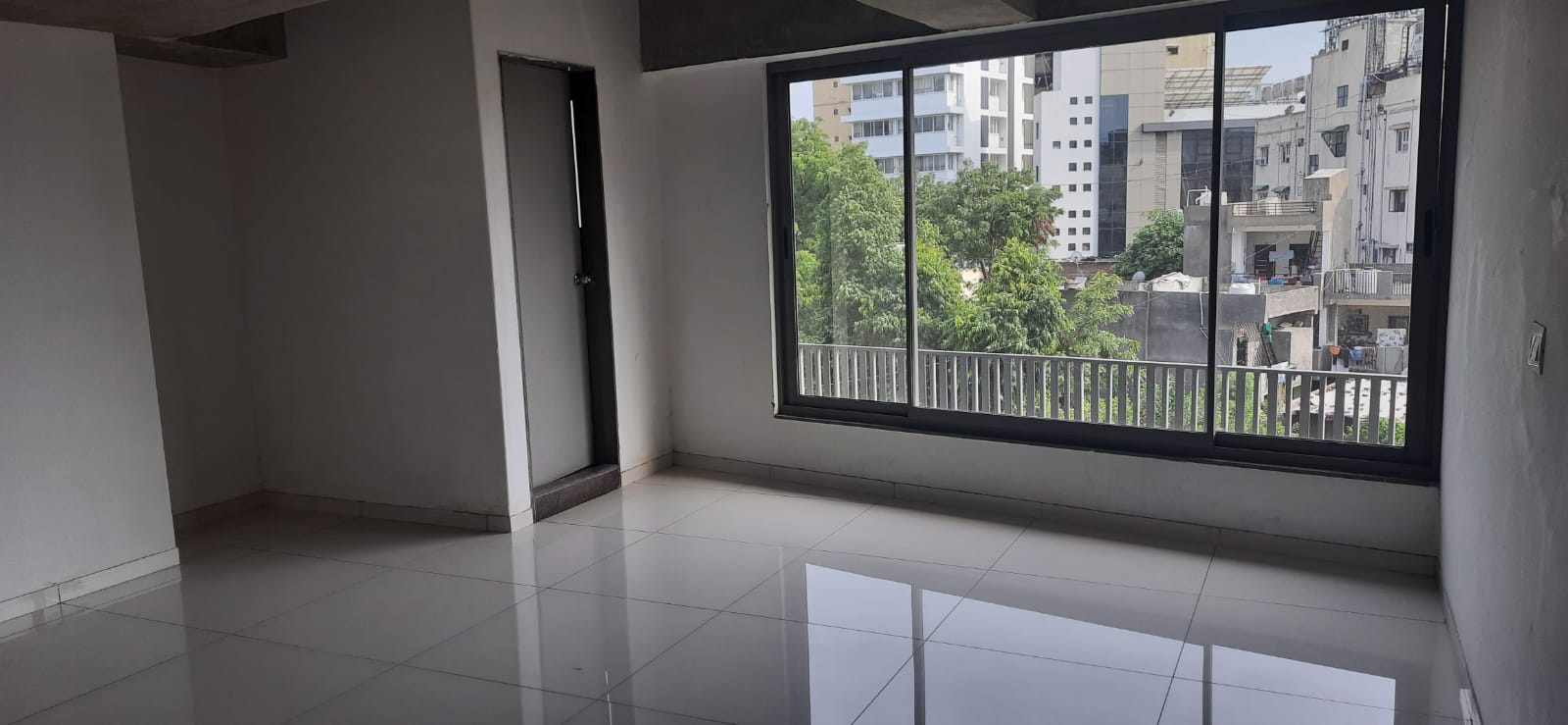 544 Sq. Ft. Commercial Office for Rent in Nehrunagar Ahmedabad - Media 3
