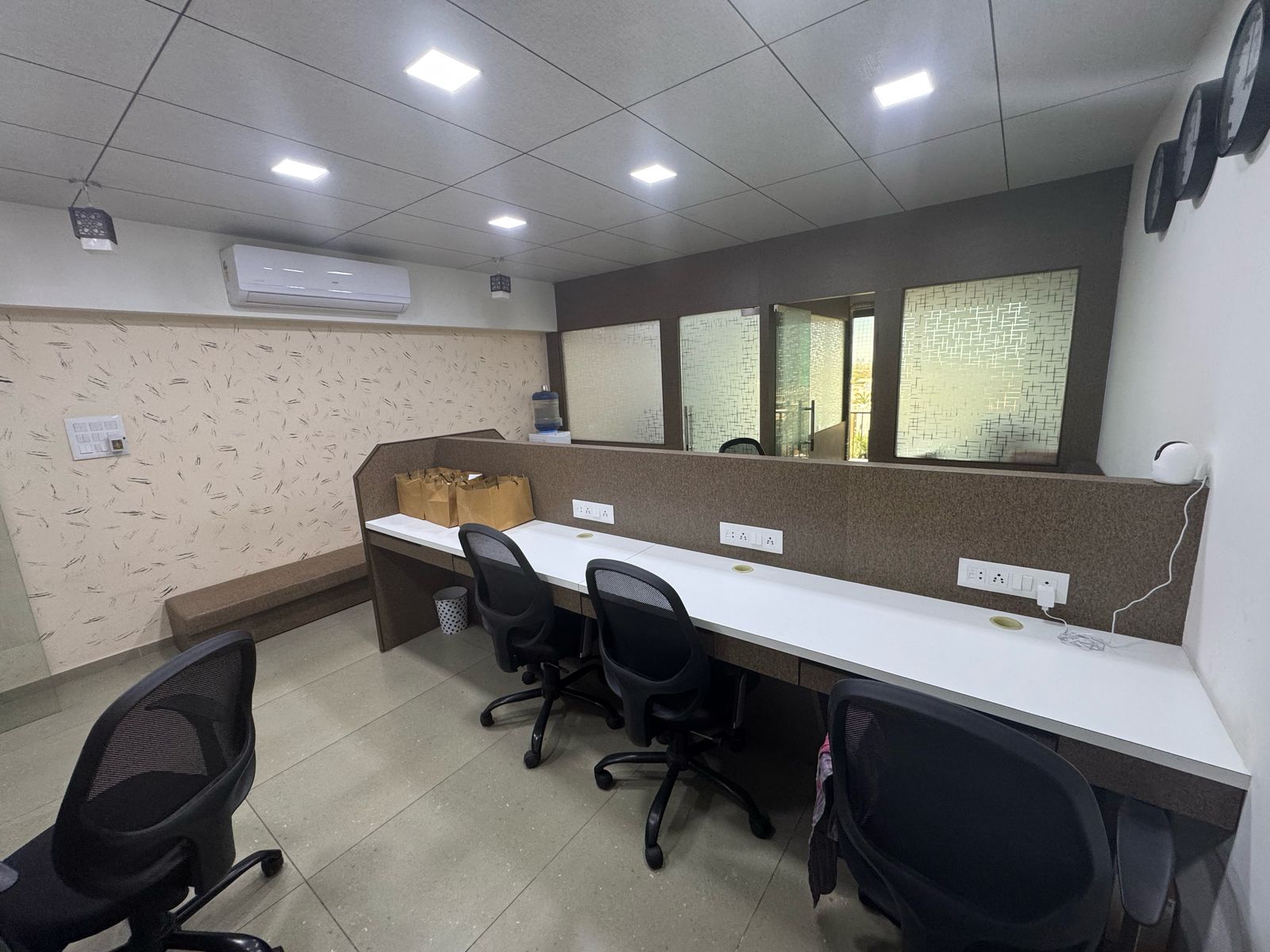 745 Sq. Ft. Commercial Office for Rent in Thaltej Ahmedabad - Media 7
