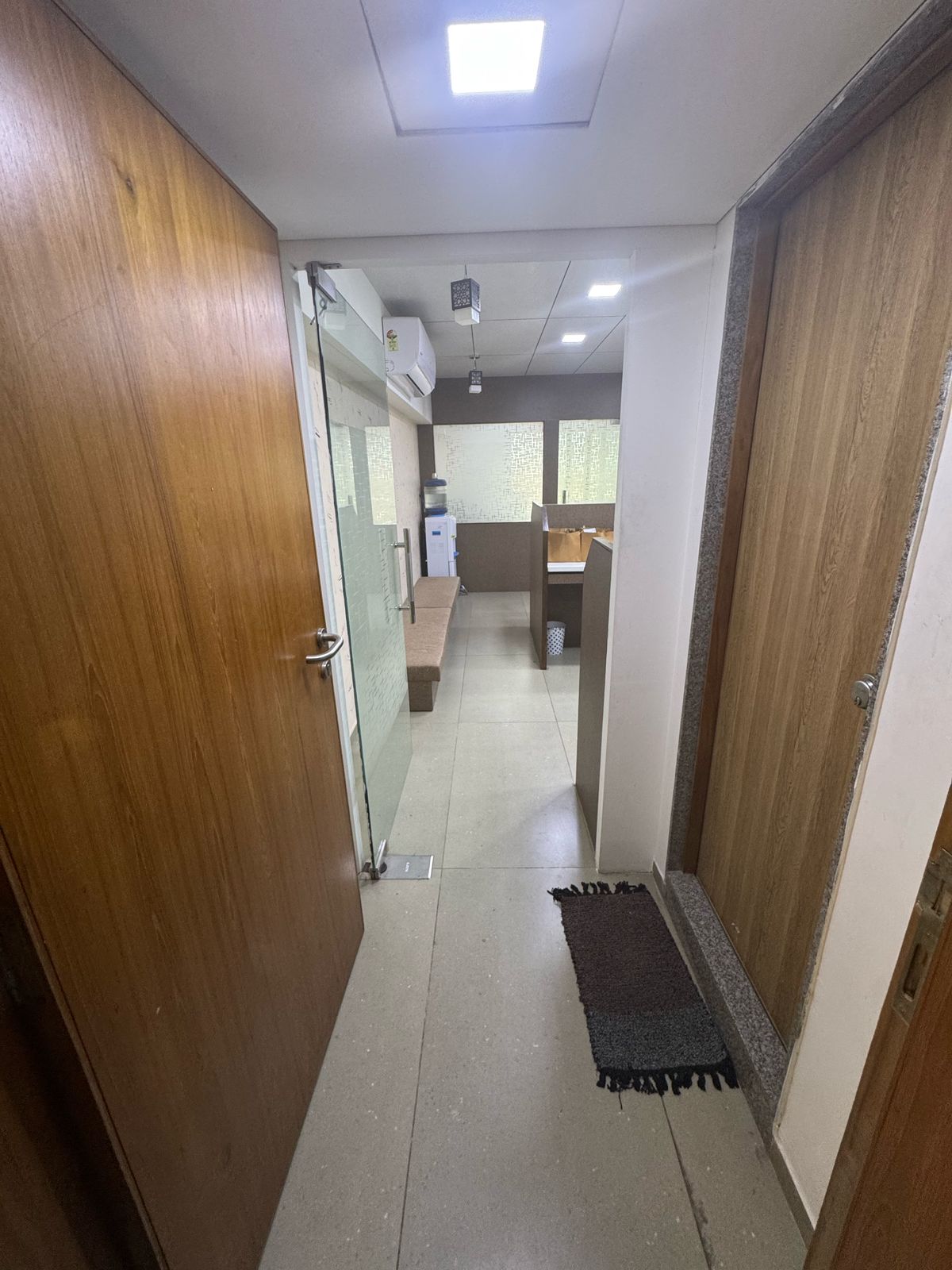 745 Sq. Ft. Commercial Office for Rent in Thaltej Ahmedabad - Media 8