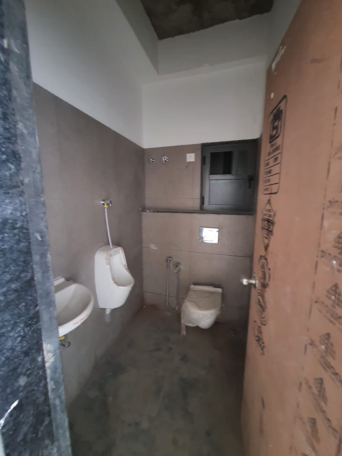 739 Sq. Ft. Commercial Office for Rent in Ashram Road Ahmedabad - Media 5
