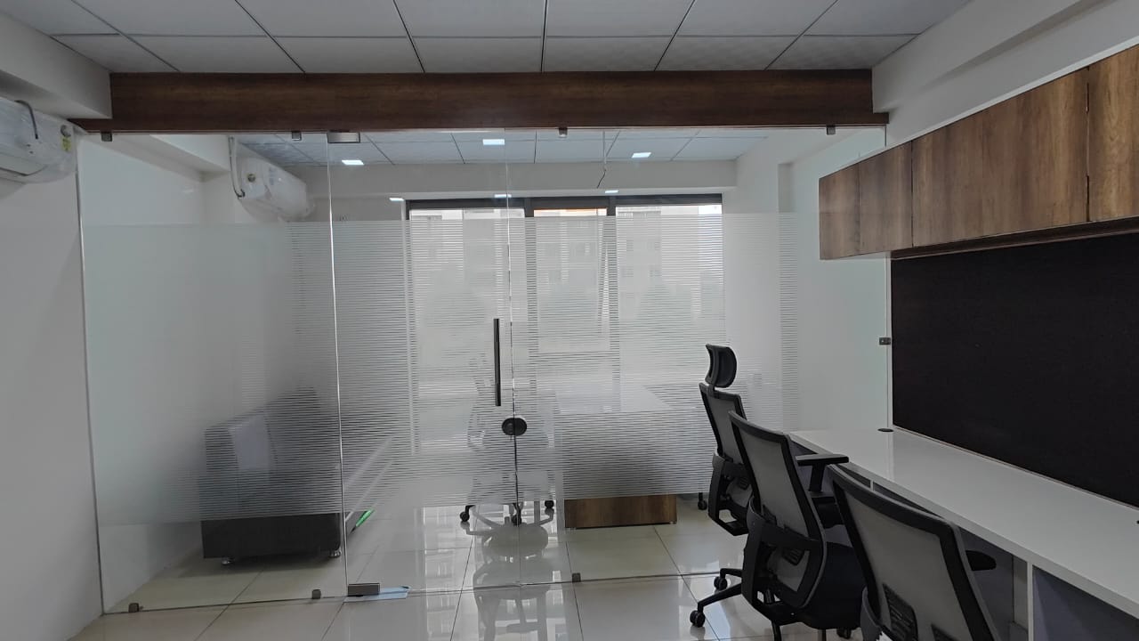 610 Sq. Ft. Commercial Office for Rent in Prahladnagar Ahmedabad - Media 4