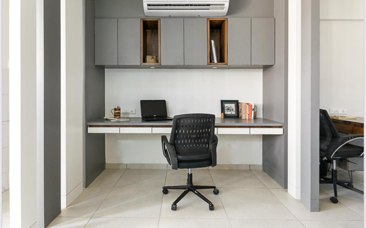 1230 Sq. Ft. Commercial Office for Rent in Sg Highway Ahmedabad - Media 2