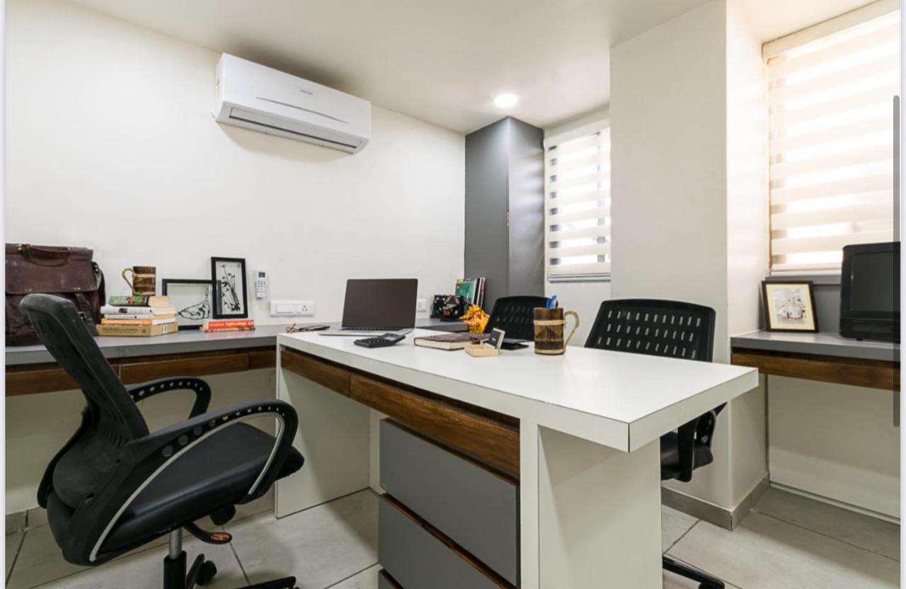 1230 Sq. Ft. Commercial Office for Rent in Sg Highway Ahmedabad - Media 4