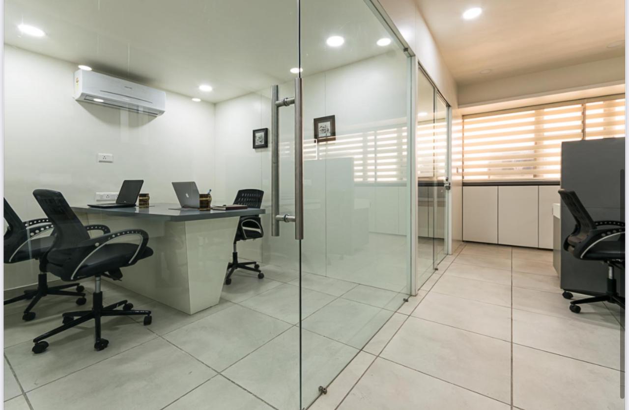 1230 Sq. Ft. Commercial Office for Rent in Sg Highway Ahmedabad - Media 6