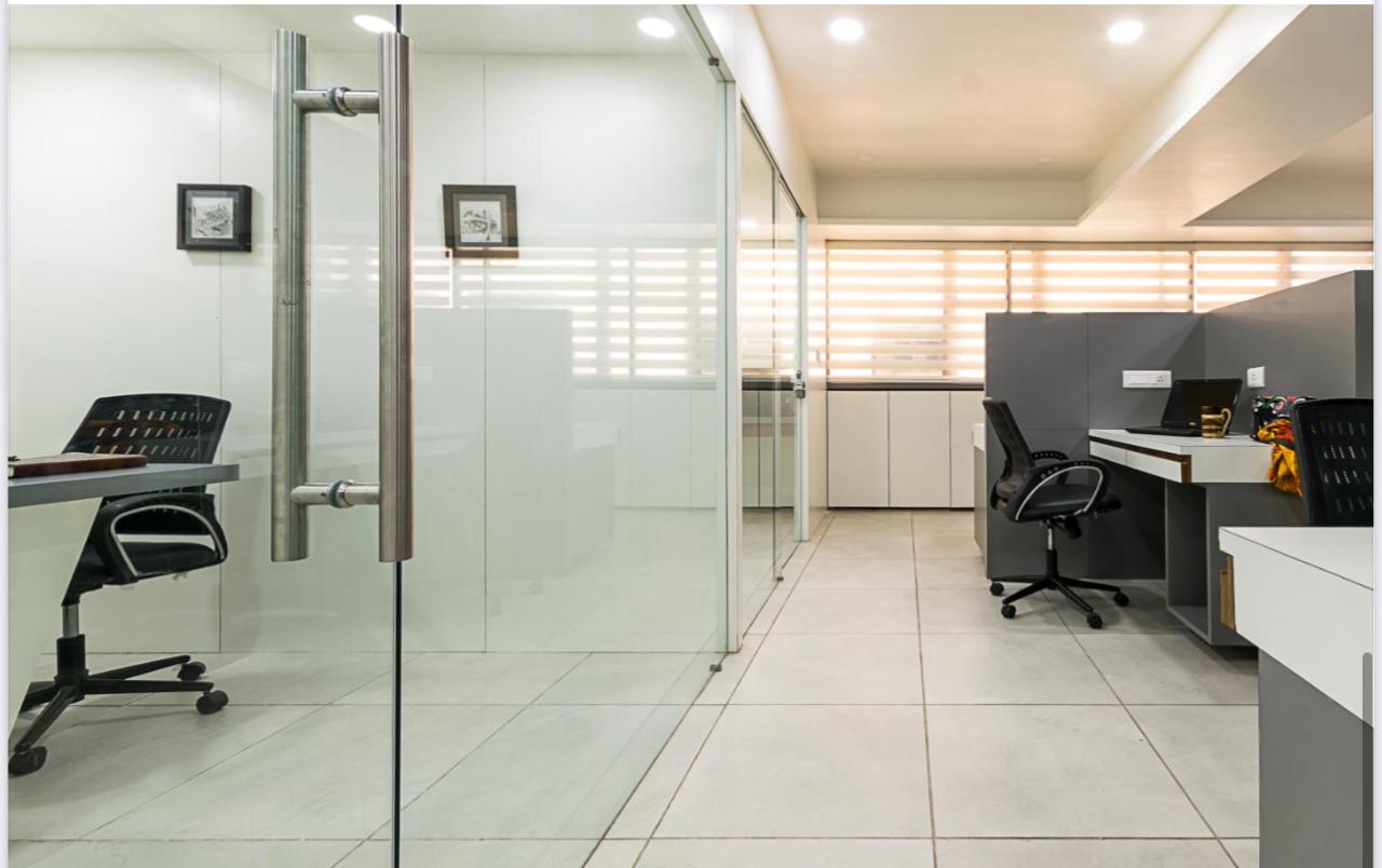 1230 Sq. Ft. Commercial Office for Rent in Sg Highway Ahmedabad - Media 7