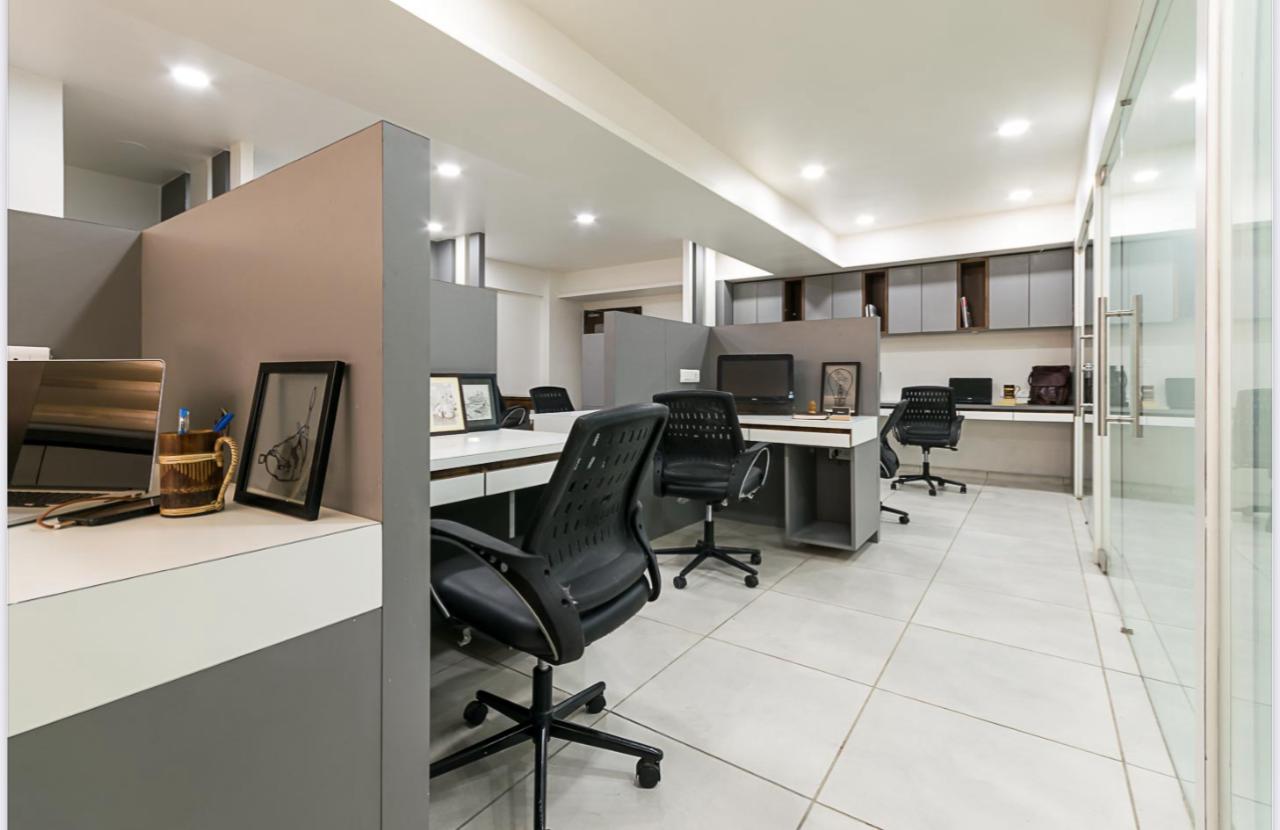 1230 Sq. Ft. Commercial Office for Rent in Sg Highway Ahmedabad - Media 8