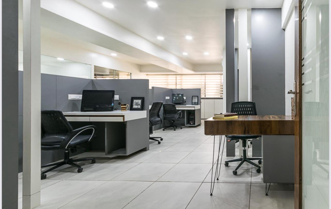 1230 Sq. Ft. Commercial Office for Rent in Sg Highway Ahmedabad - Media 10