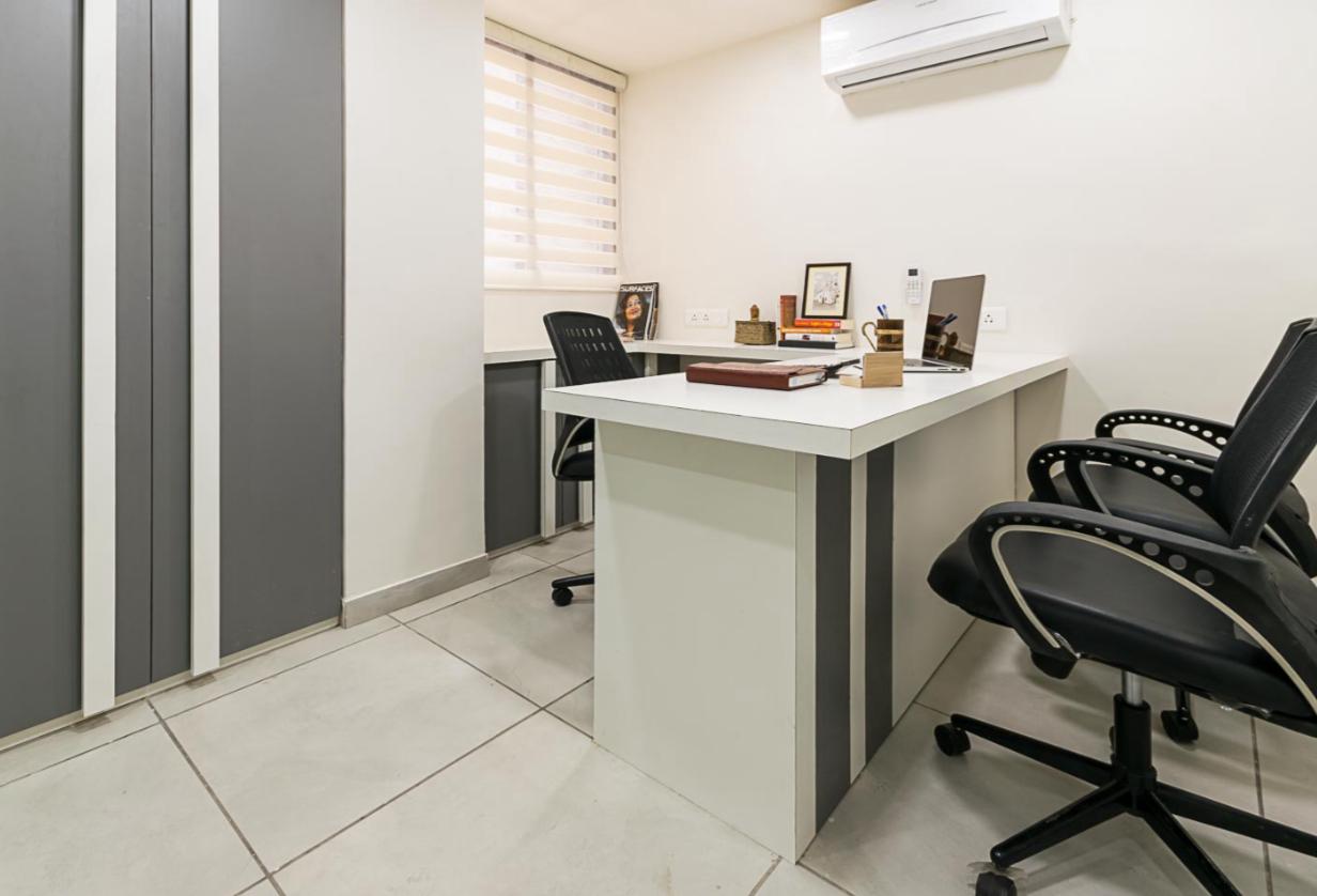 1230 Sq. Ft. Commercial Office for Rent in Sg Highway Ahmedabad - Media 12