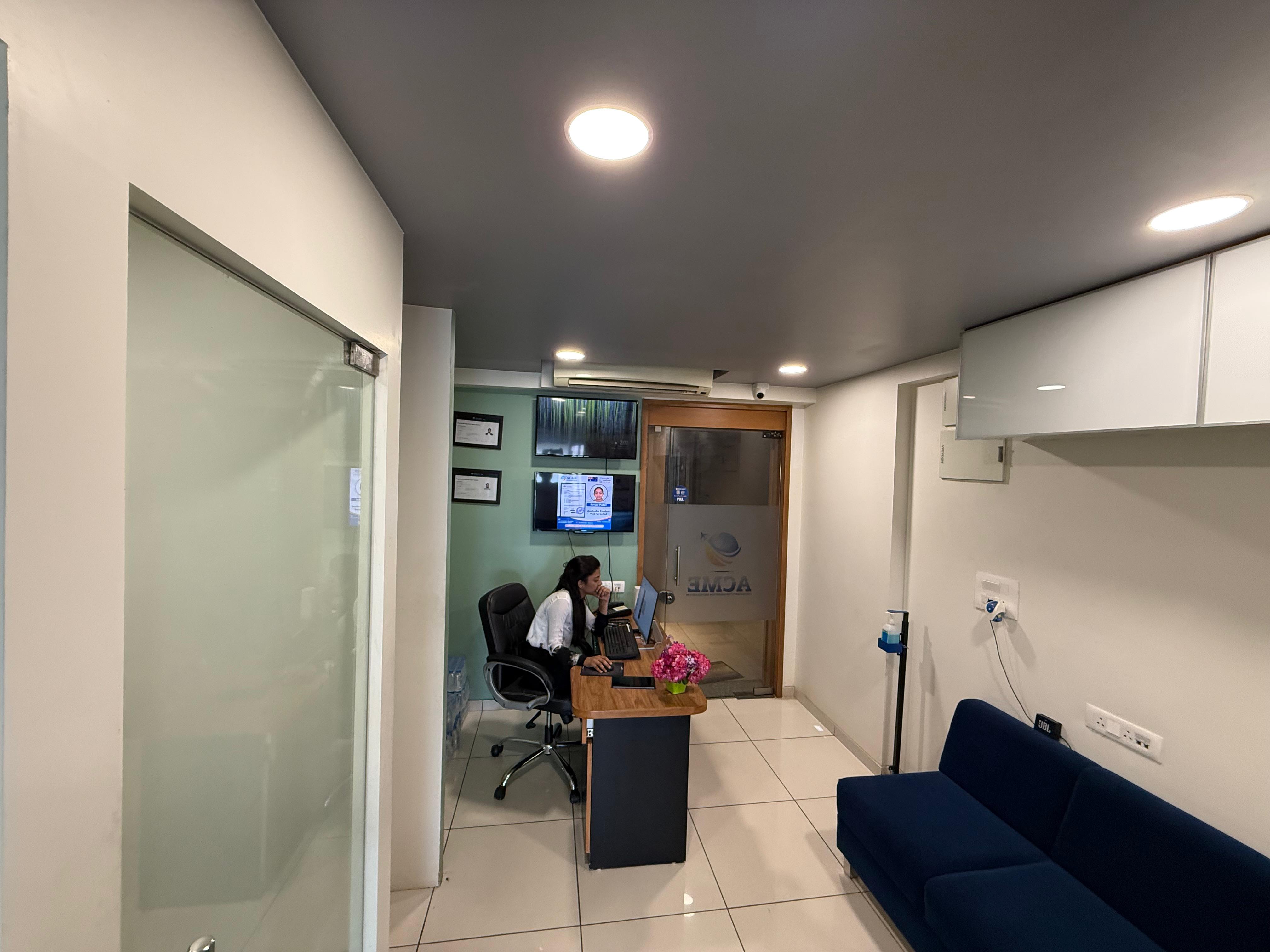 1200 Sq. Ft. Commercial Office for Rent in Ashram Road Ahmedabad