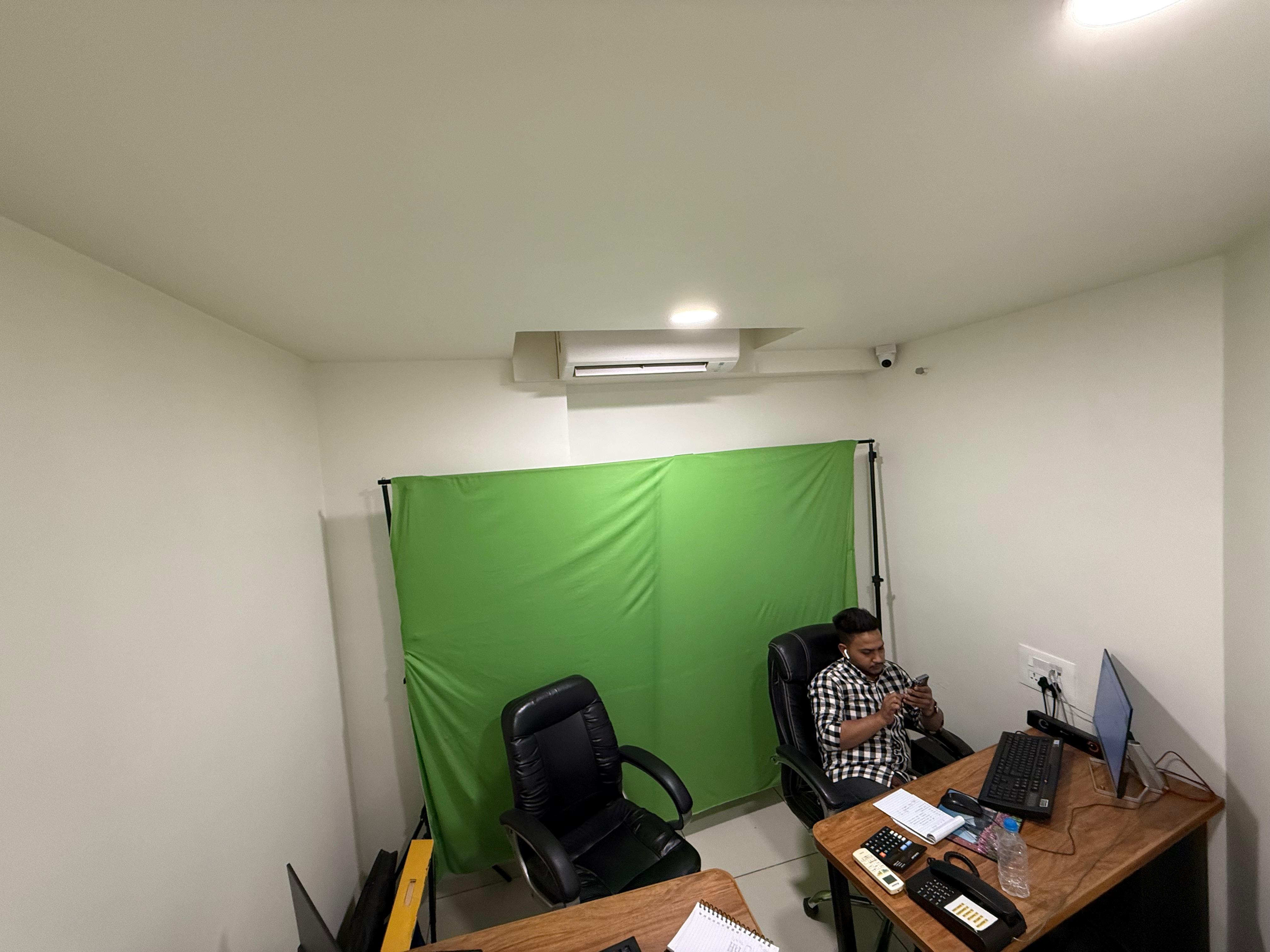 1200 Sq. Ft. Commercial Office for Rent in Ashram Road Ahmedabad - Media 2