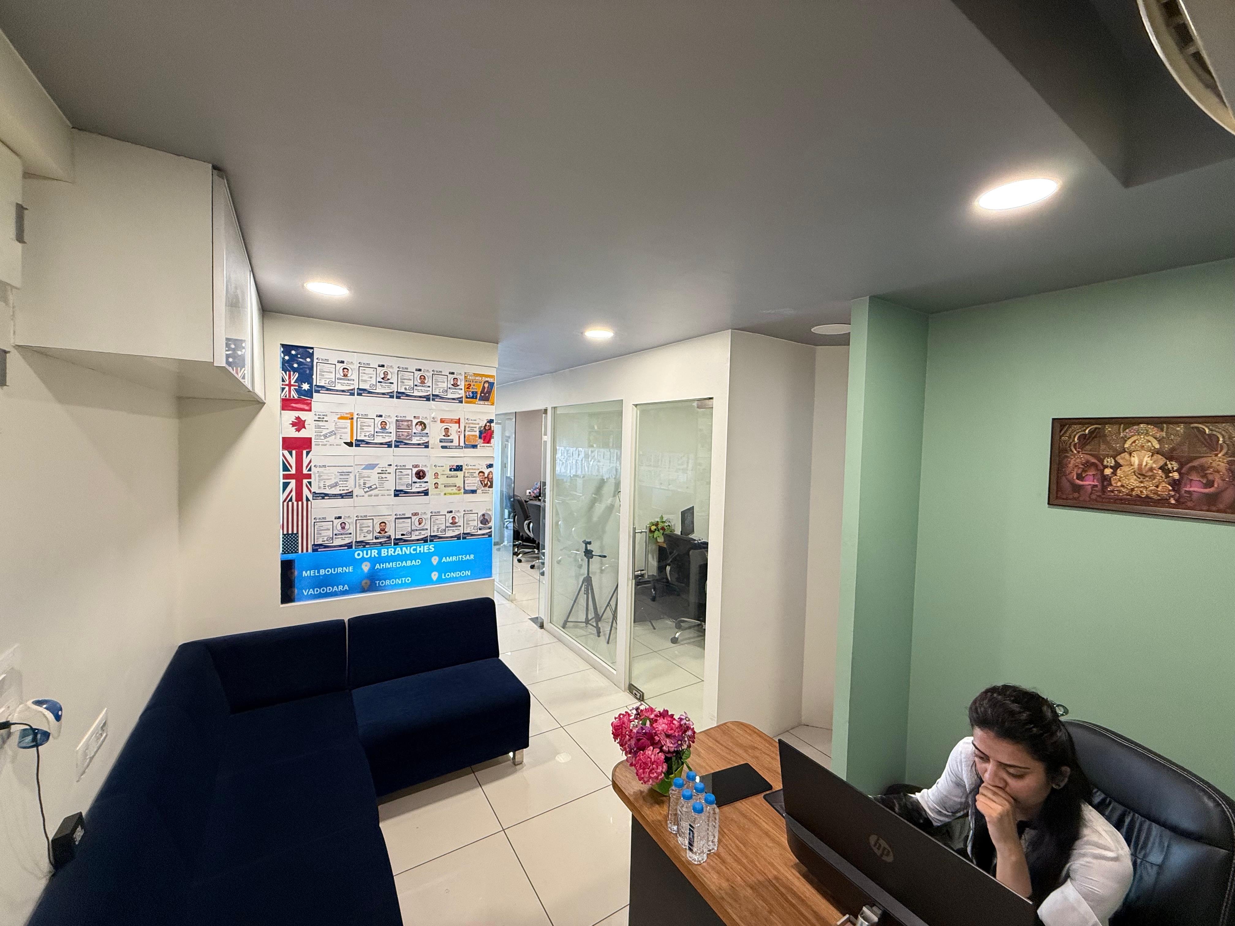 1200 Sq. Ft. Commercial Office for Rent in Ashram Road Ahmedabad - Media 8