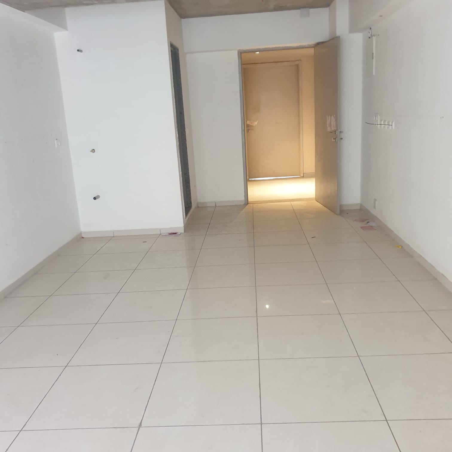 580 Sq. Ft. Commercial Office for Rent in Ashram Road Ahmedabad