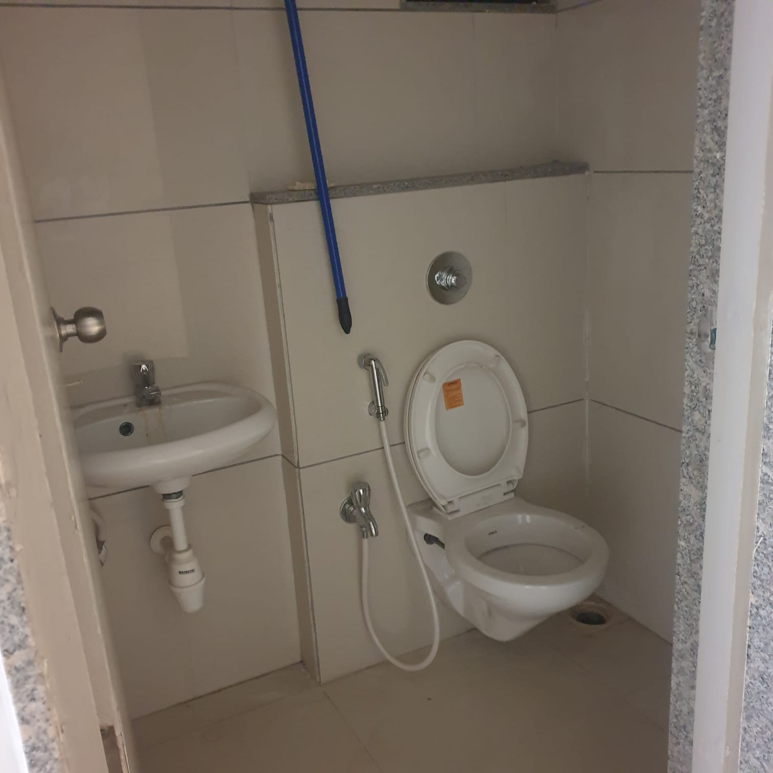 580 Sq. Ft. Commercial Office for Rent in Ashram Road Ahmedabad - Media 5