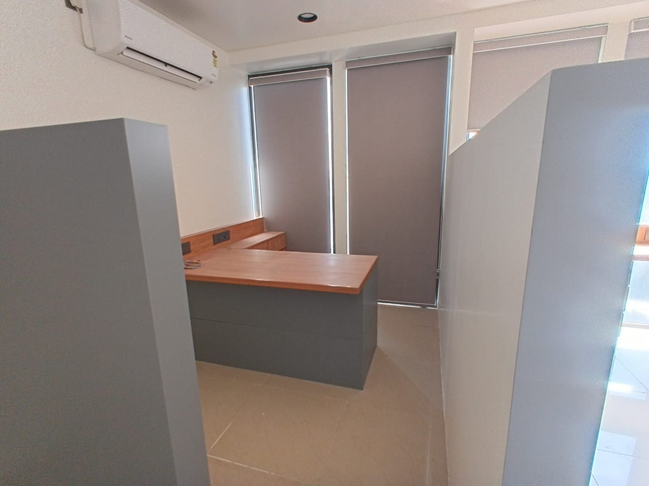 Office 550 Sq. Ft. Commercial Office for Rent in Ashram Road Ahmedabad - Media 2