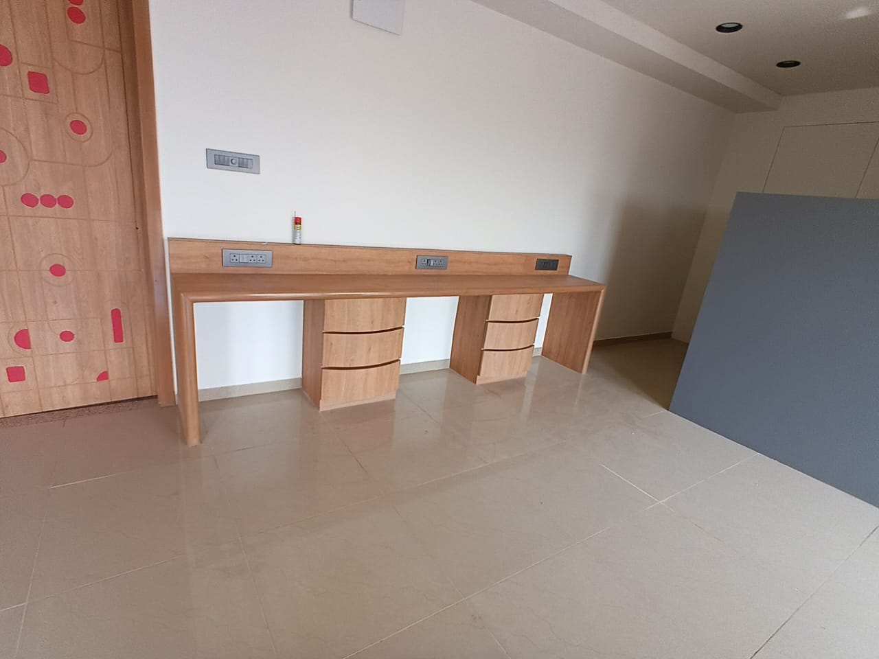 Office 550 Sq. Ft. Commercial Office for Rent in Ashram Road Ahmedabad - Media 4