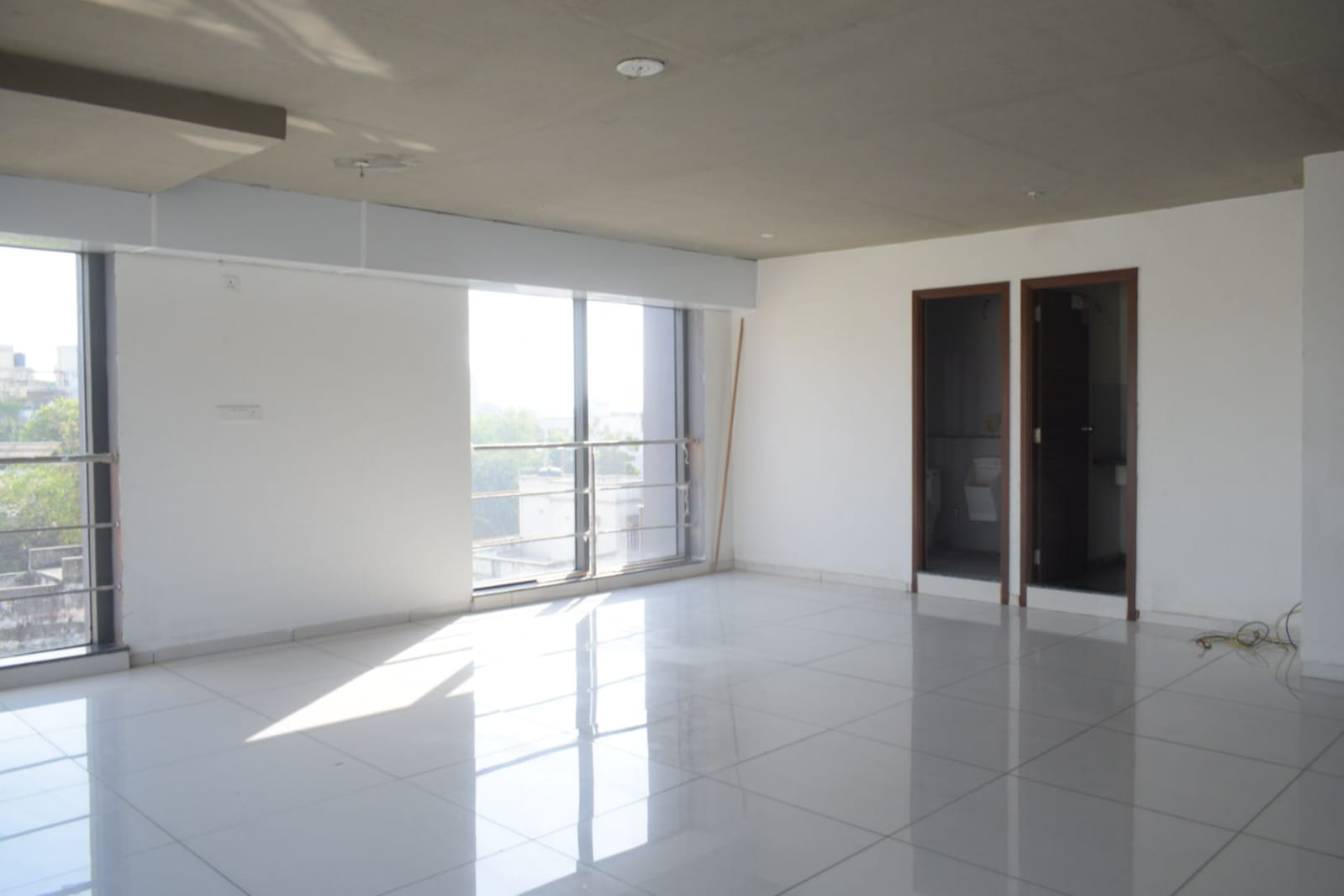 1084 Sq. Ft. Commercial Office for Rent in Ashram Road Ahmedabad