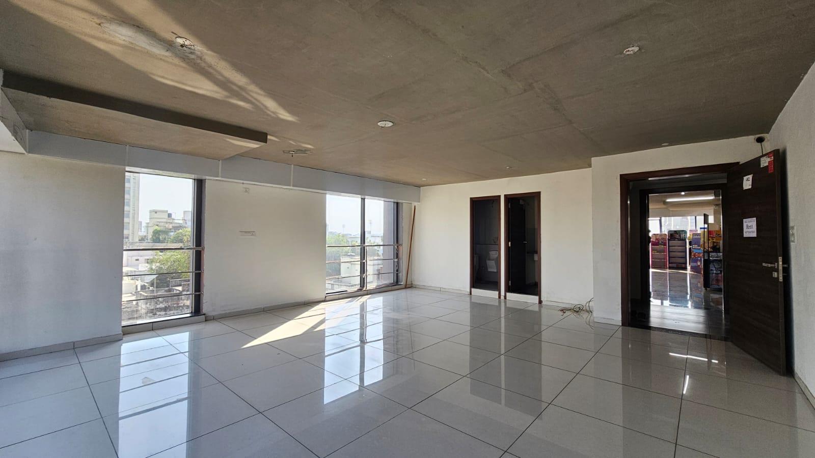 1084 Sq. Ft. Commercial Office for Rent in Ashram Road Ahmedabad - Media 4