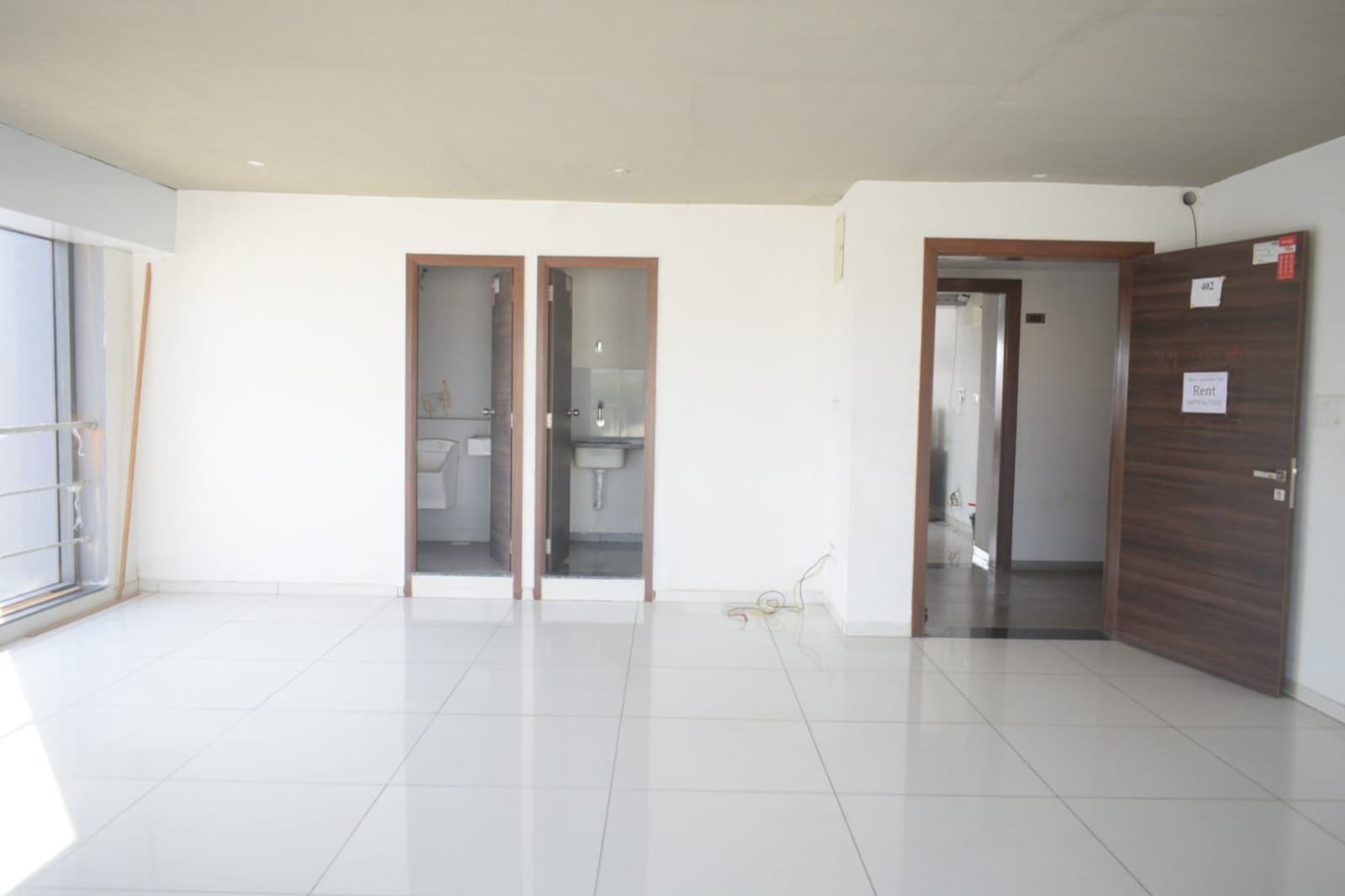 1084 Sq. Ft. Commercial Office for Rent in Ashram Road Ahmedabad - Media 5