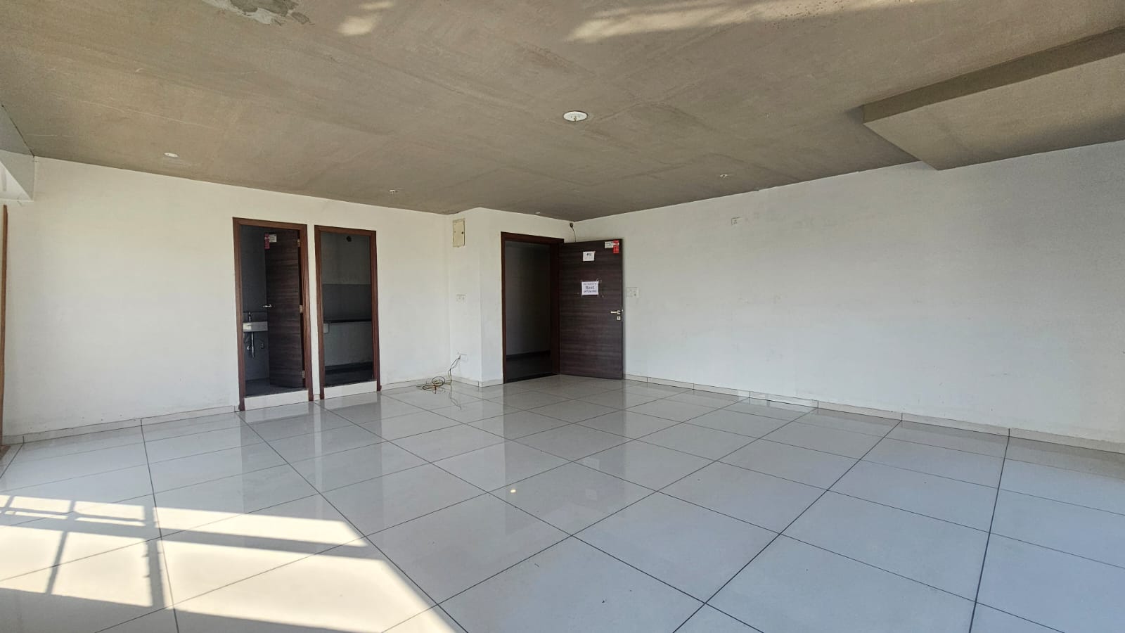 1084 Sq. Ft. Commercial Office for Rent in Ashram Road Ahmedabad - Media 8