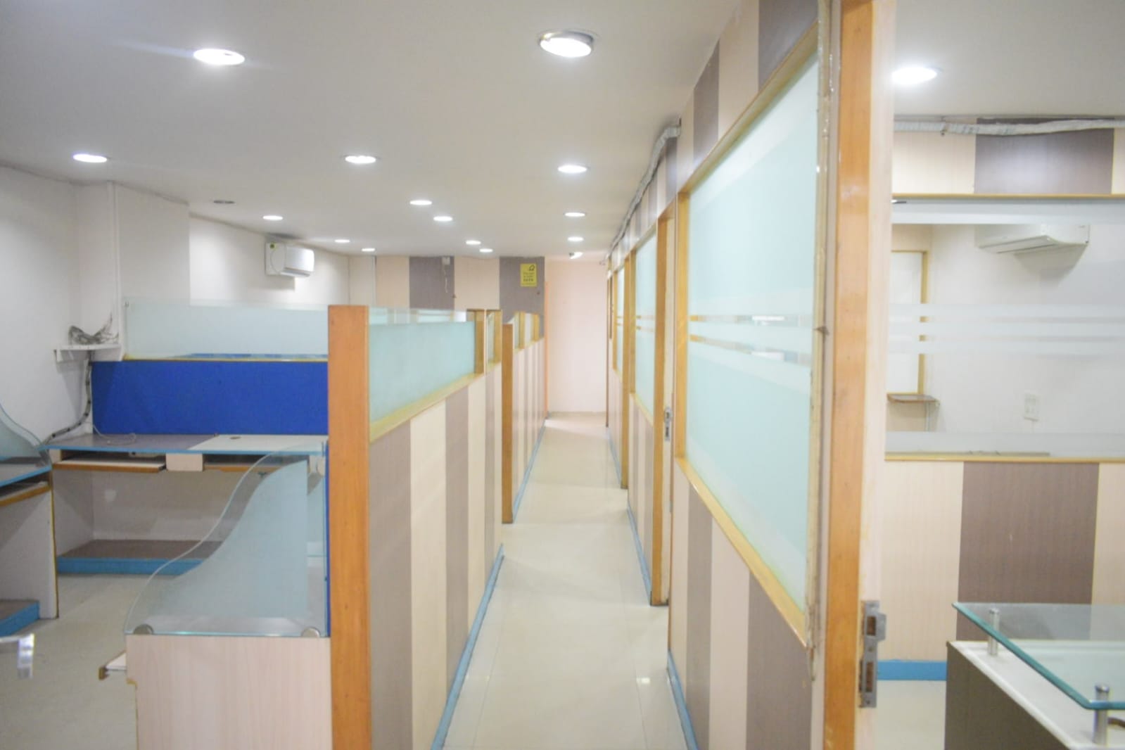 1524 Sq. Ft. Commercial Office for Rent in Cg Road Ahmedabad - Media 3