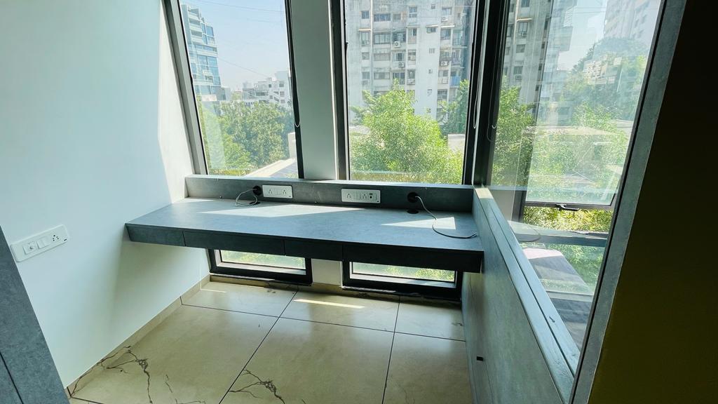 884 Sq. Ft. Commercial Office for Rent in Cg Road Ahmedabad - Media 3