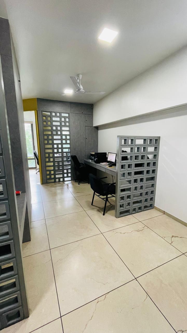 884 Sq. Ft. Commercial Office for Rent in Cg Road Ahmedabad - Media 14